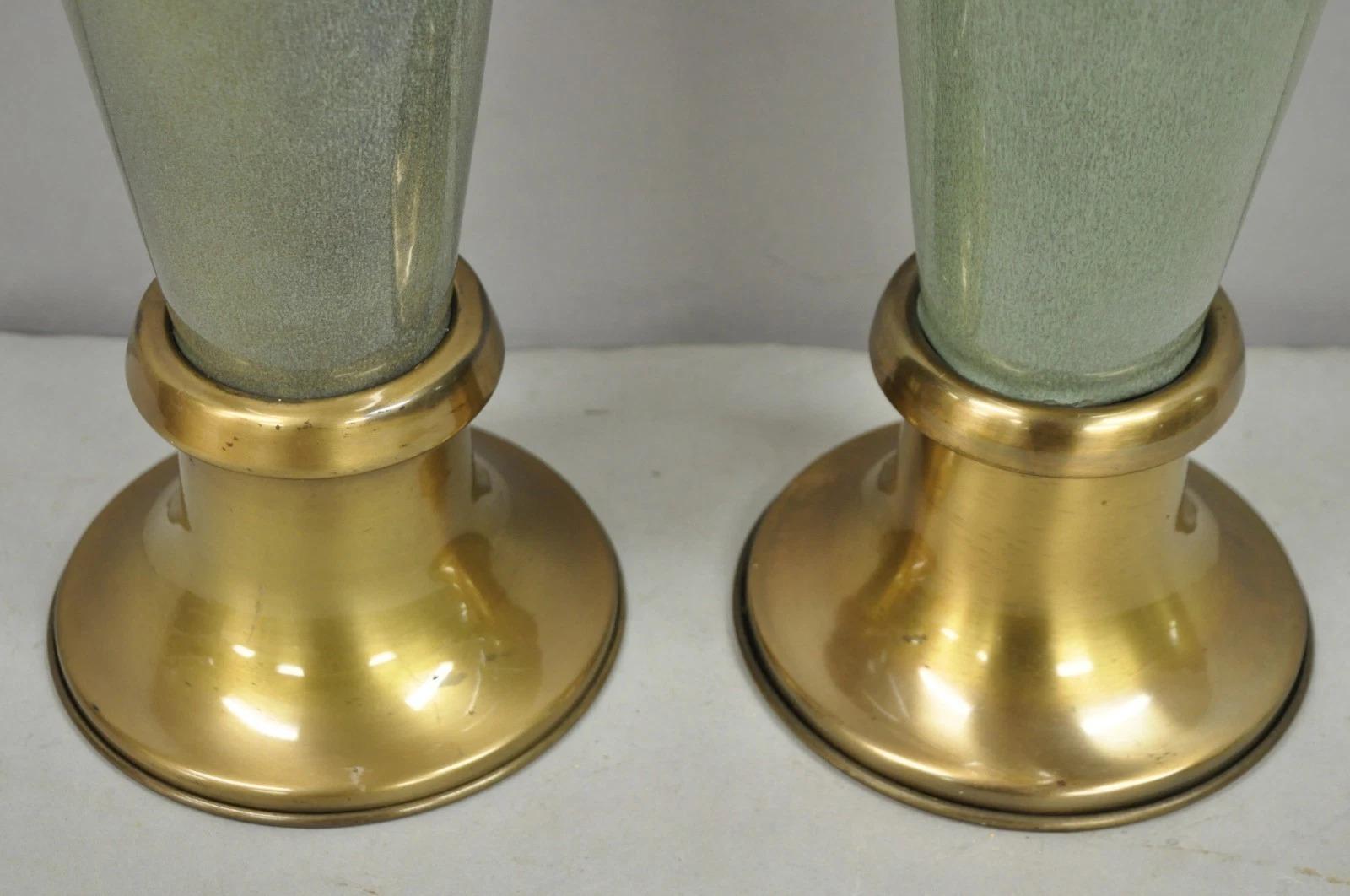 Vintage Mid Century Modern Celadon Grün Porzellan Sinuous Urn Tischlampe - Paar im Angebot 2