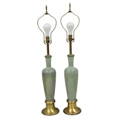Vintage Mid Century Modern Celadon Grün Porzellan Sinuous Urn Tischlampe - Paar