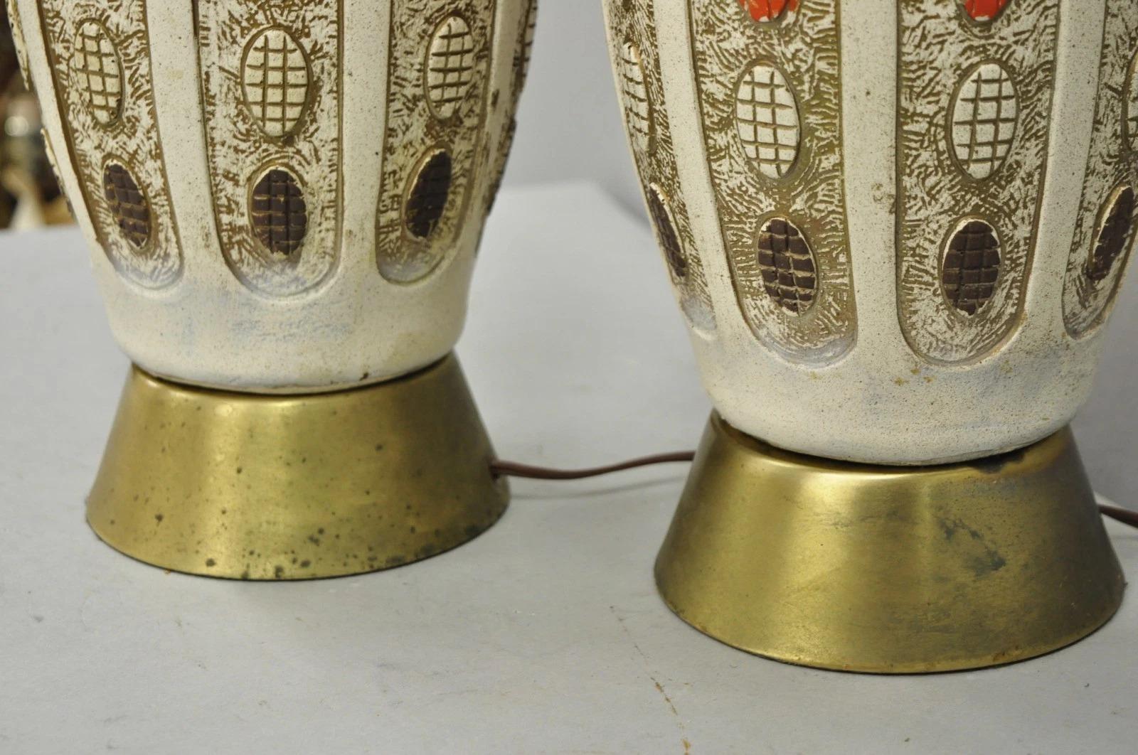 Vintage Mid Century Modern Ceramic Pottery Sculpted Teak Wood Table Lamps - Pair (Messing) im Angebot