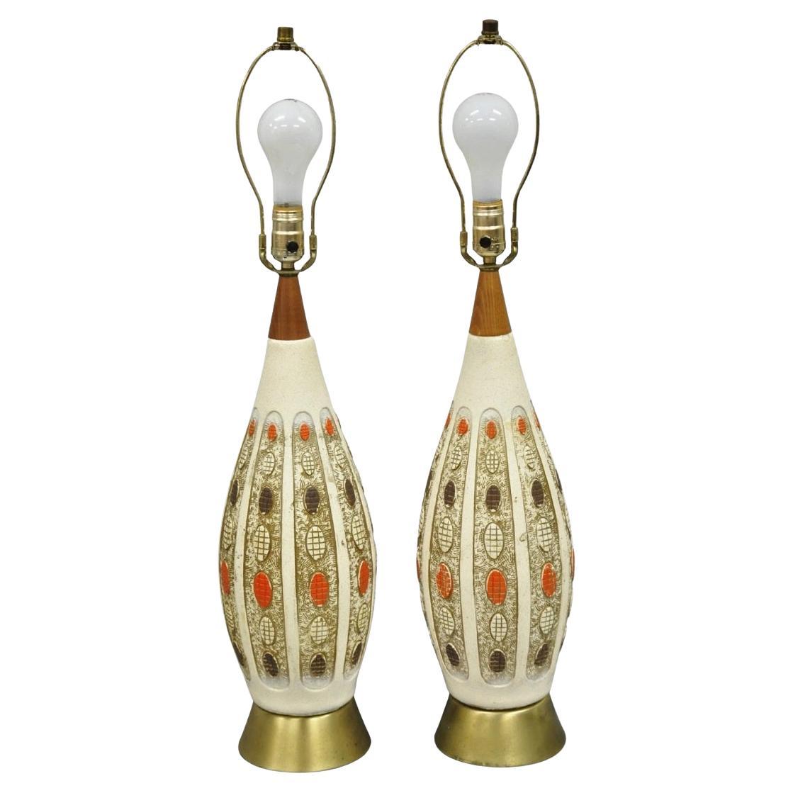 Vintage Mid Century Modern Ceramic Pottery Sculpted Teak Wood Table Lamps - Pair im Angebot