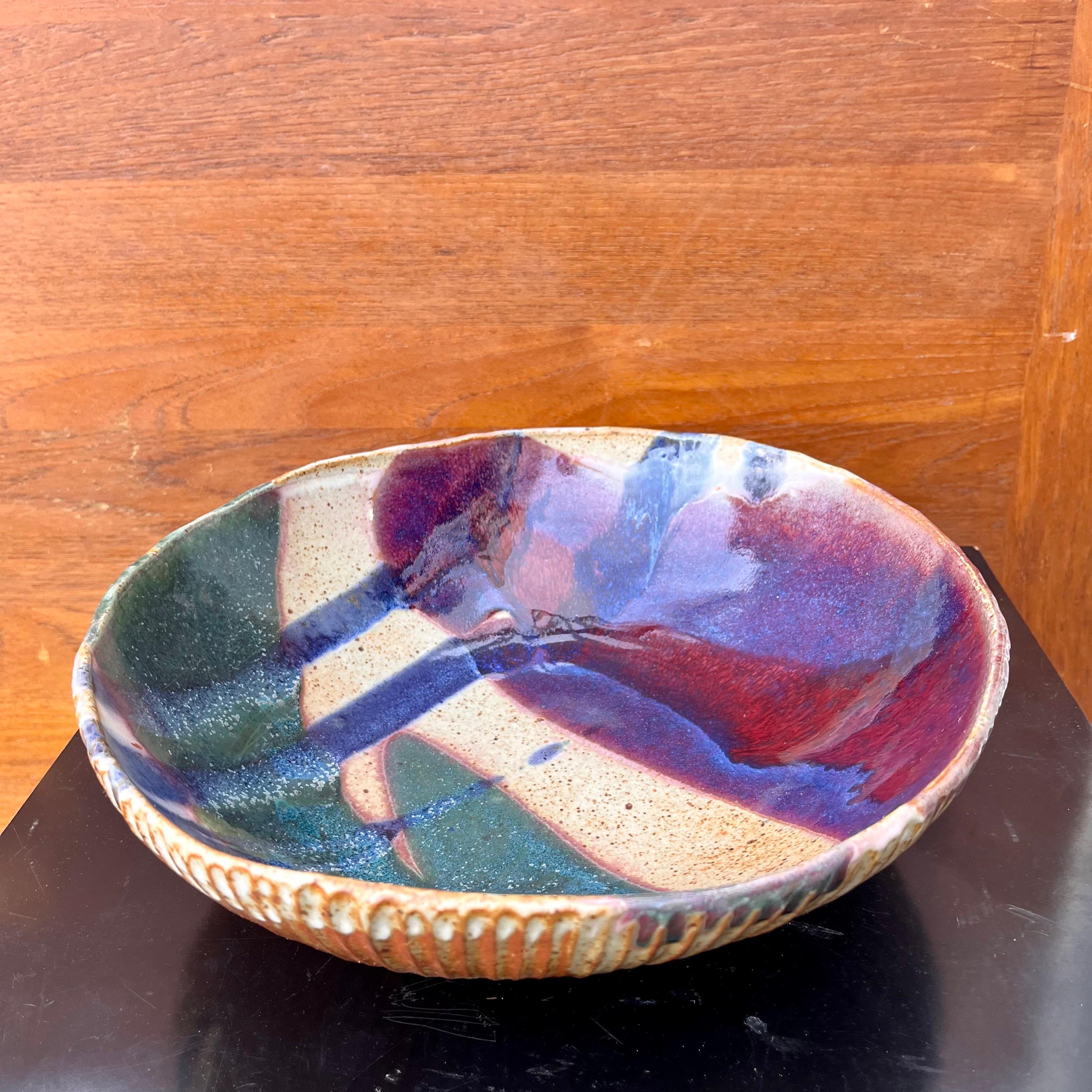 Vintage Mid Century Modern Ceramic Studio Signed Stamped Pottery Bowl.  In Good Condition For Sale In Miami, FL