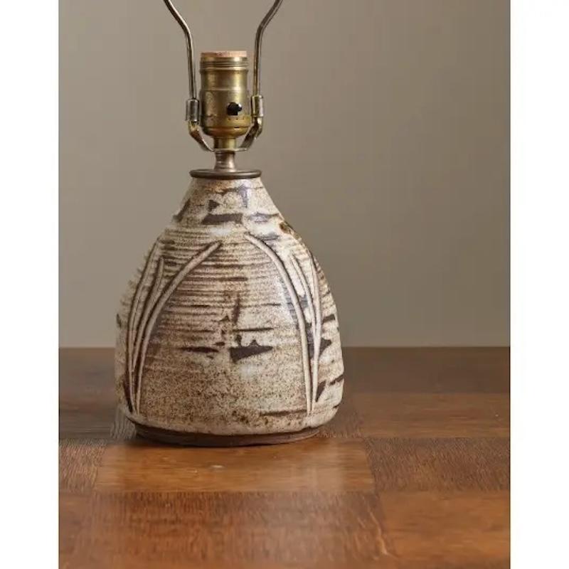 Base de lampe de table vintage en céramique MCM. Non câblé. Abat-jour non compris.

