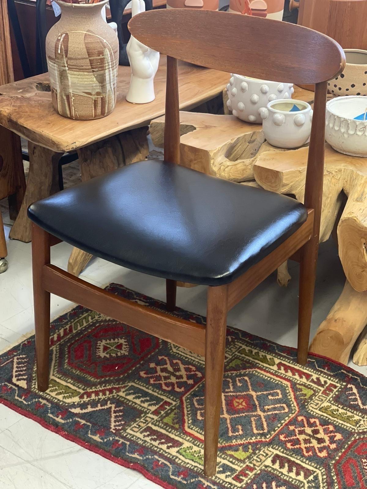 Late 20th Century Vintage Mid-Century Modern Chair For Sale