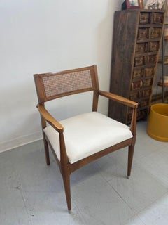 Chaise moderne du milieu du siècle dernier avec support en rotin