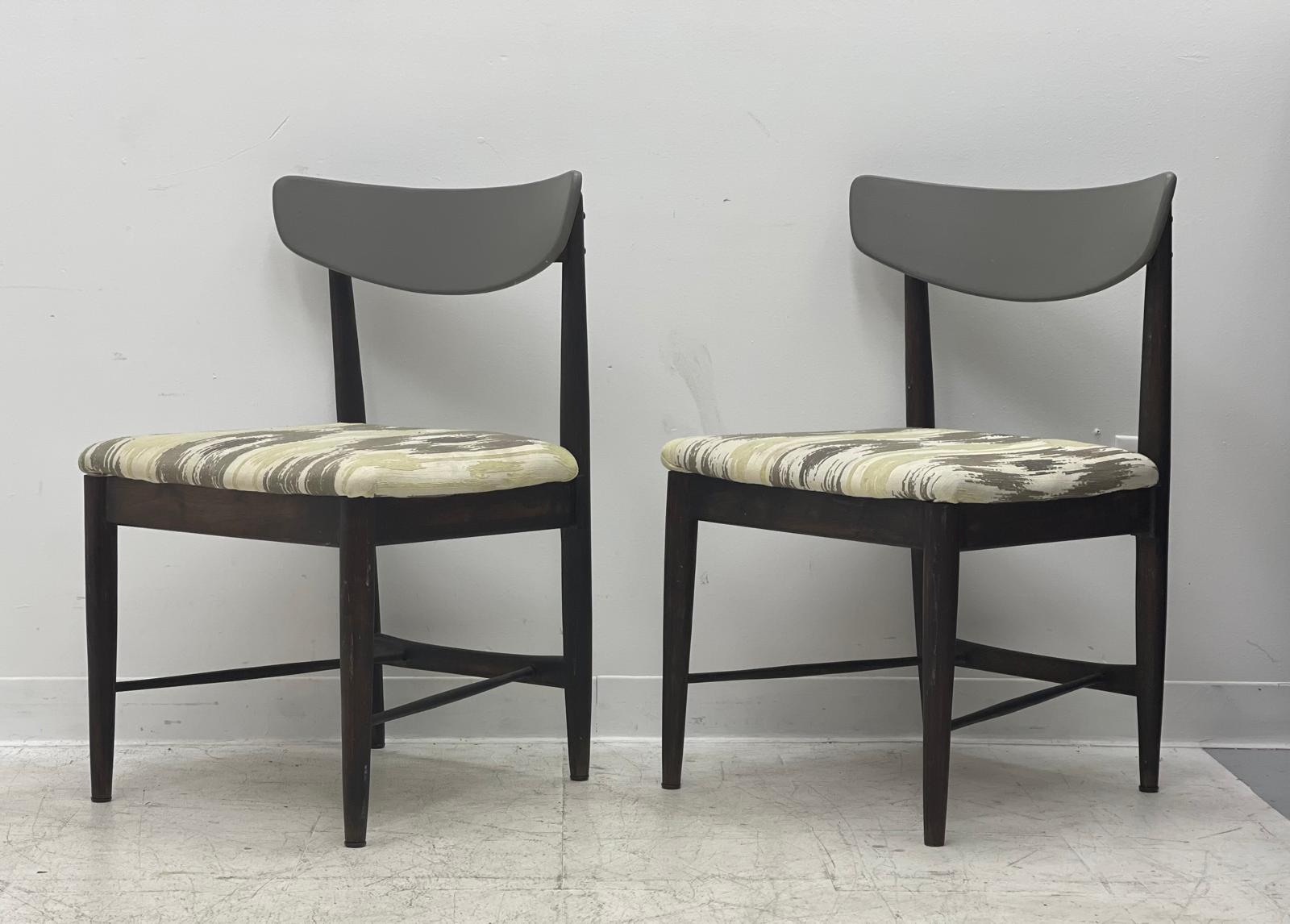 Chaises vintage The Moderns. Ensemble de 2 pièces

Dimensions. 20 L ; 20 P ; 31 H

    Hauteur du siège. 18