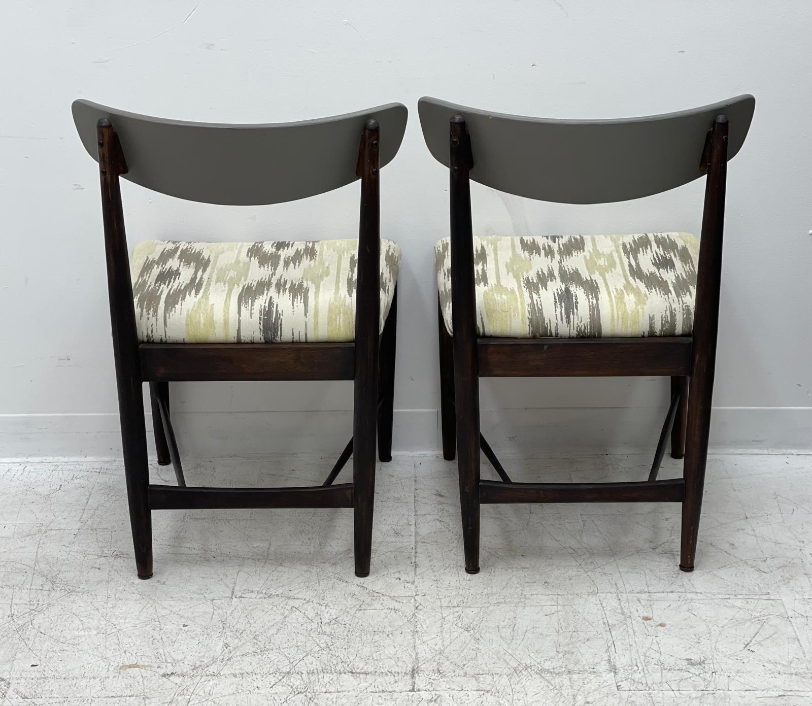 Chaises vintage The Moderns. Ensemble de 2 pièces Bon état - En vente à Seattle, WA