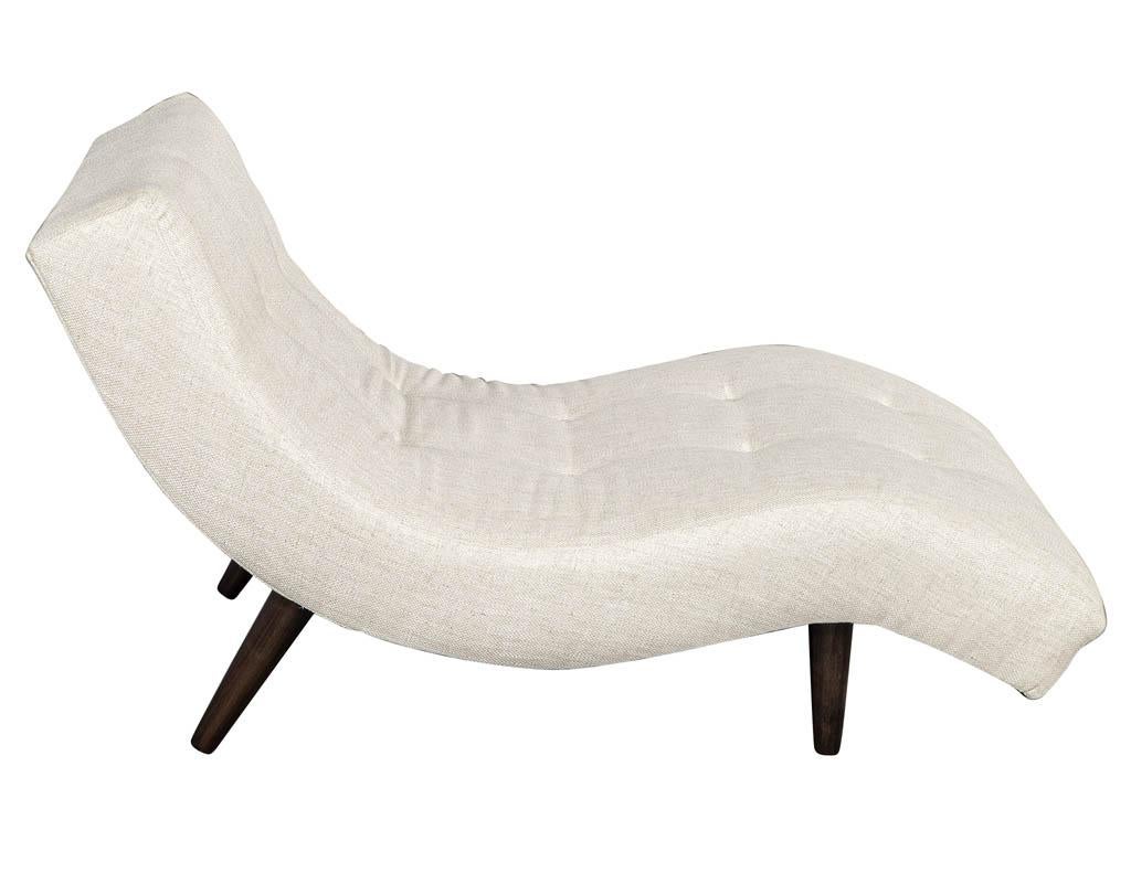 Vintage Mid-Century Modern chaise lounge recamier. Fully reupholstered, sleek Mid-Century Modern style with a sculpted flow design.

Price includes complimentary scheduled curb side delivery service to the continental USA.