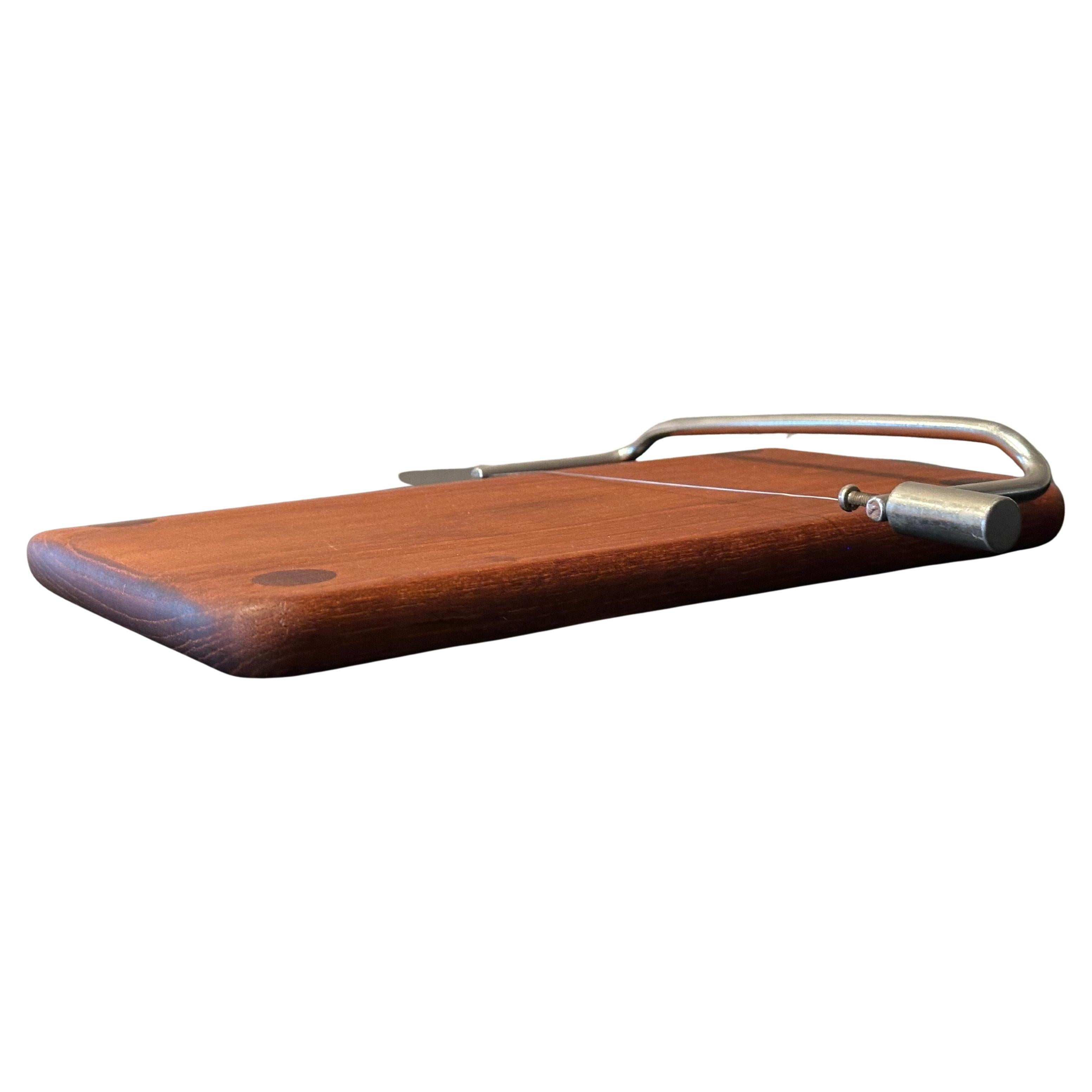 Vintage Mid-Century Modern Käseschneidebrett im Stil der dänischen Moderne (Skandinavische Moderne) im Angebot