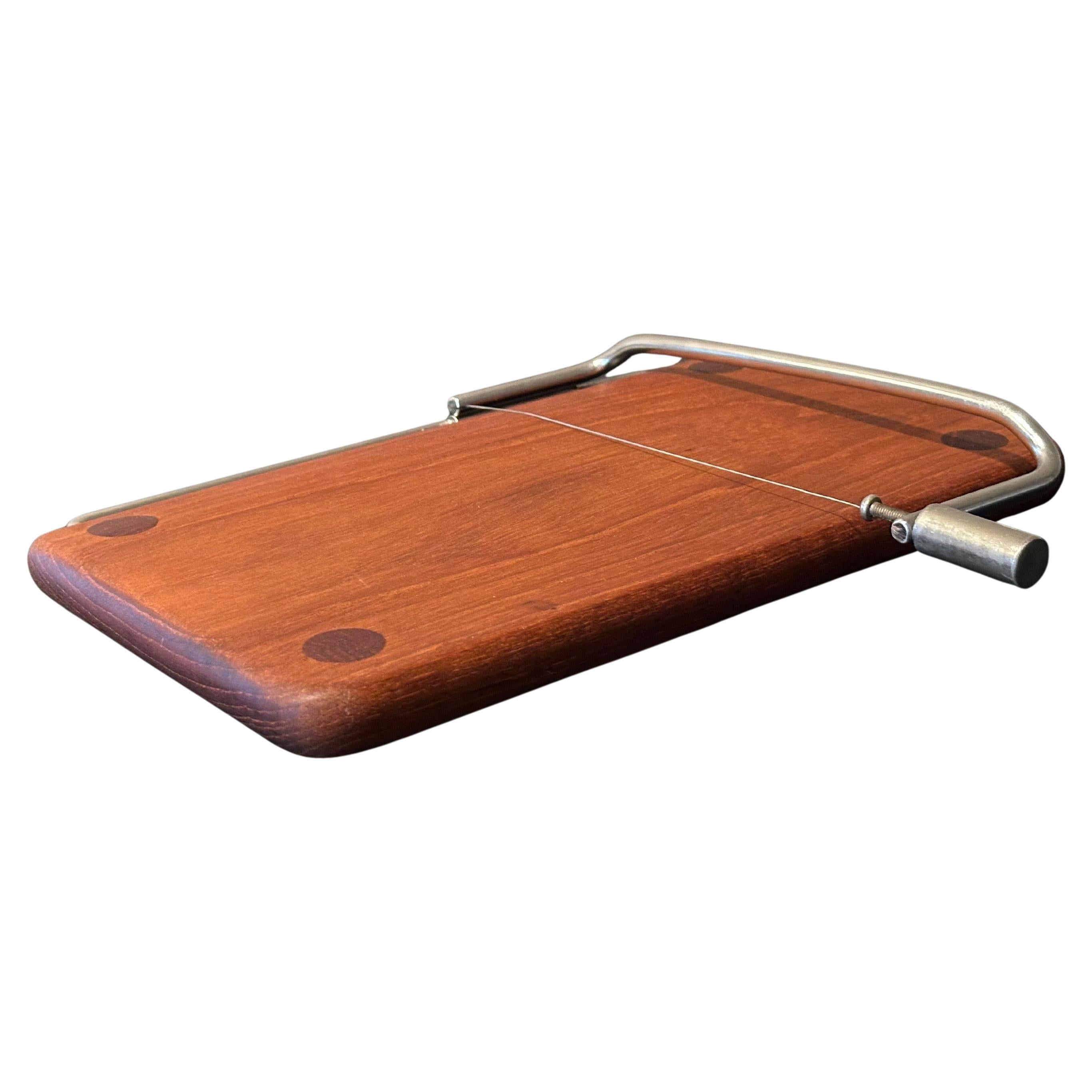 Vintage Mid-Century Modern Käseschneidebrett im Stil der dänischen Moderne (20. Jahrhundert) im Angebot