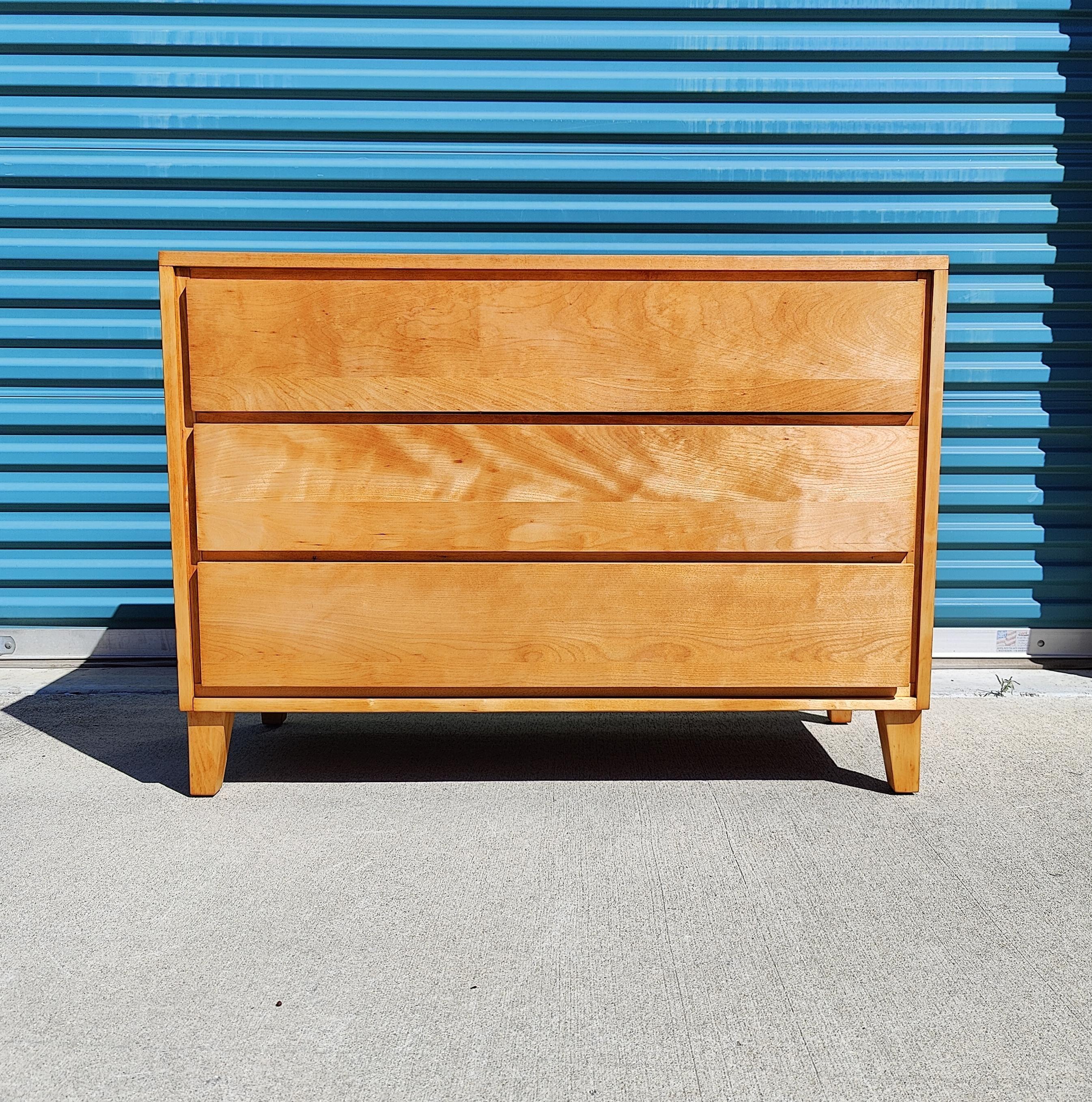 Now available is an amazing solid birch chest of drawers/dresser by Leslie Diamond for Conant Ball. Overall in great condition as it received a frame refinish. This piece measures approximately 42w x 18.5d x 30.25t. Truly a timeless piece, simple