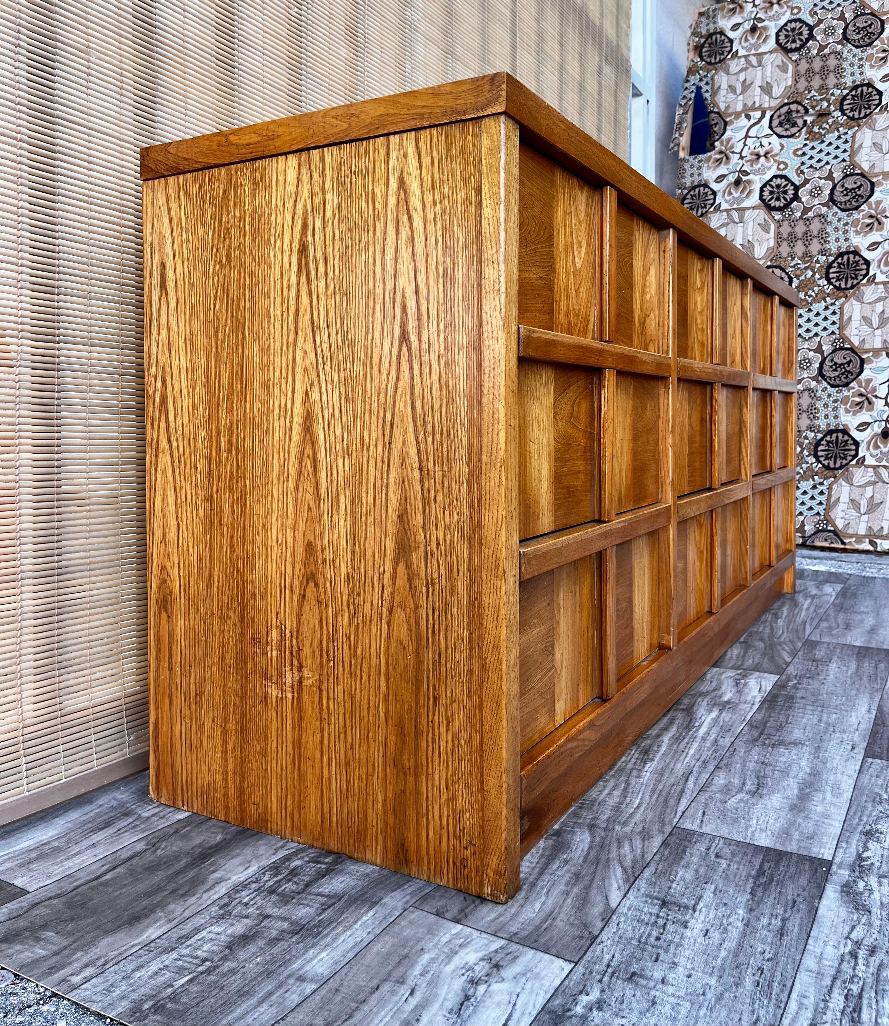 American Vintage Mid-Century Modern Chest of Drawers by Stanley Furniture, circa 1970s For Sale