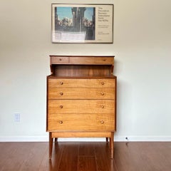 Vintage Mid-Century Modern Chest of Drawers / Vanity Dressing Table in Walnut