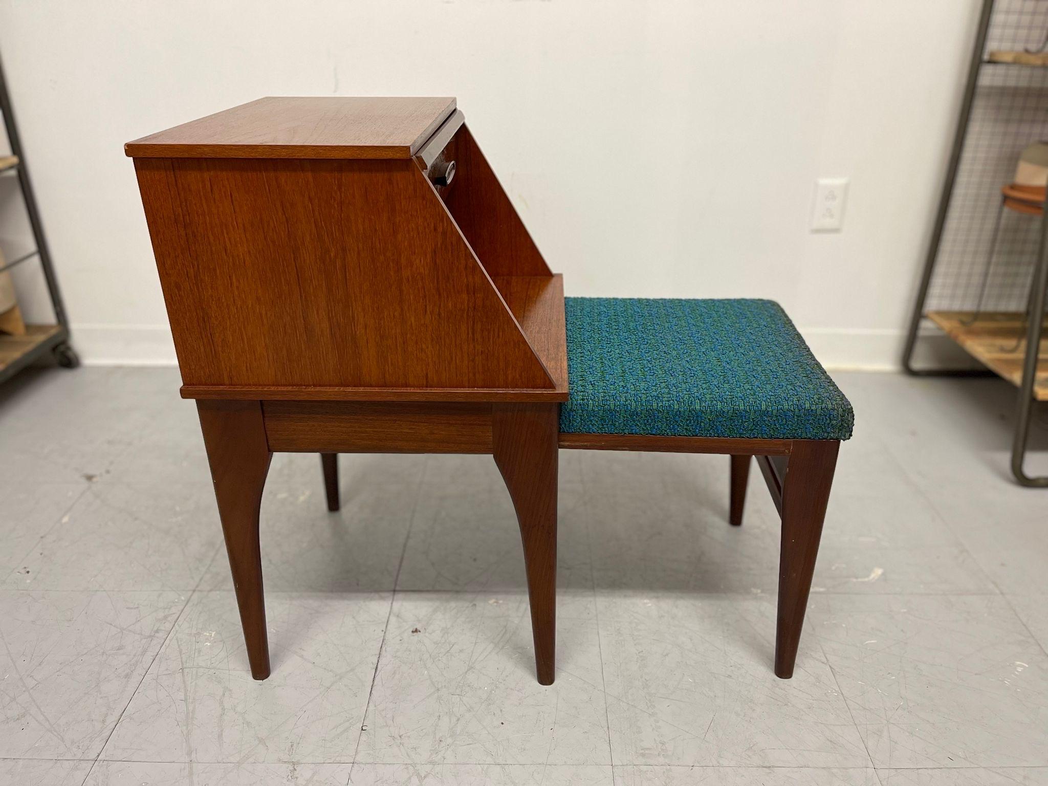 Fabric Vintage Mid Century Modern Chippy Telephone Seat With Pull Out Cushion Table. 