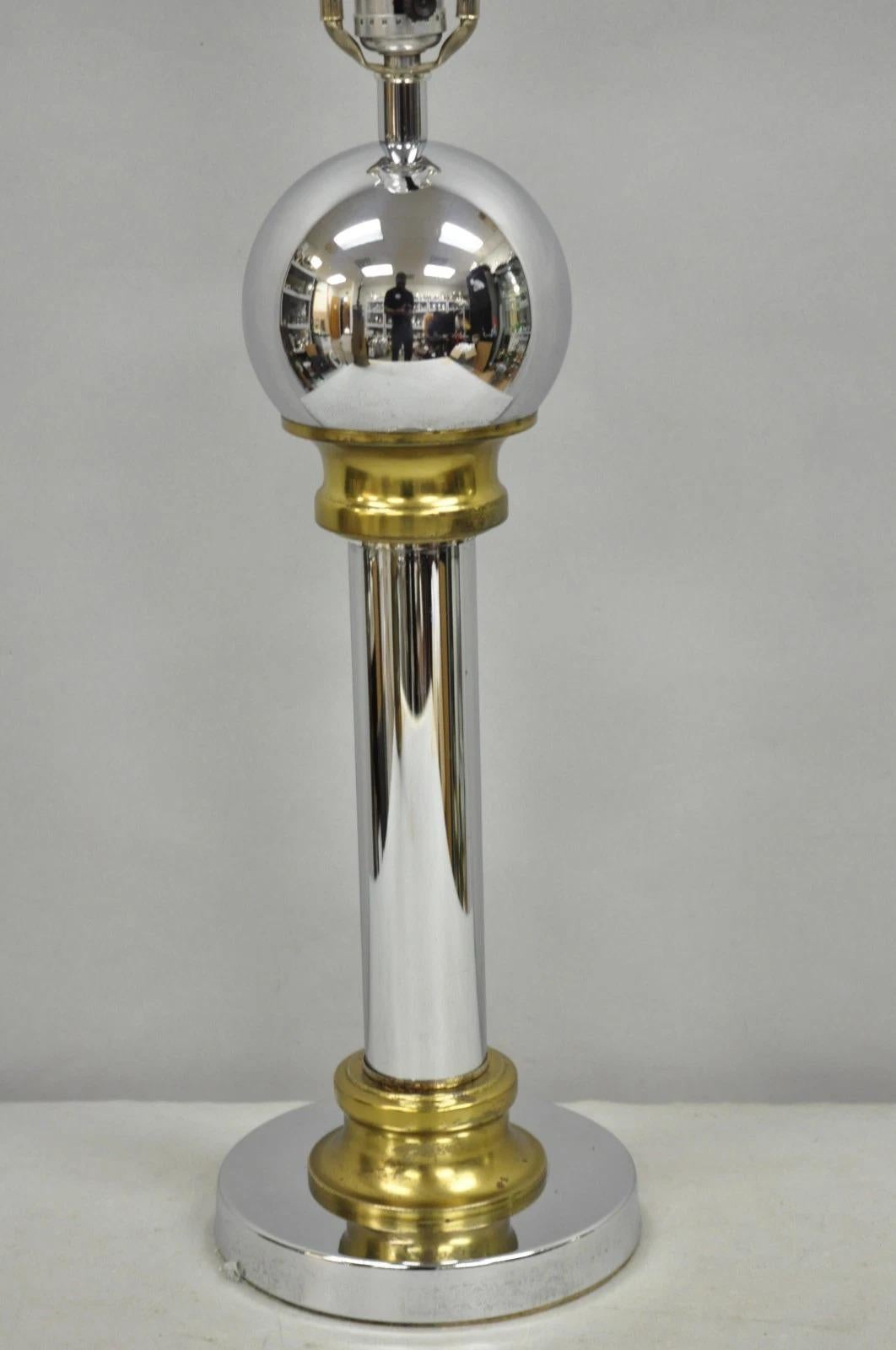Mid-Century Modern Lampe de table Vintage Mid Century Modern Chrome Ball and Column George Kovacs Style en vente