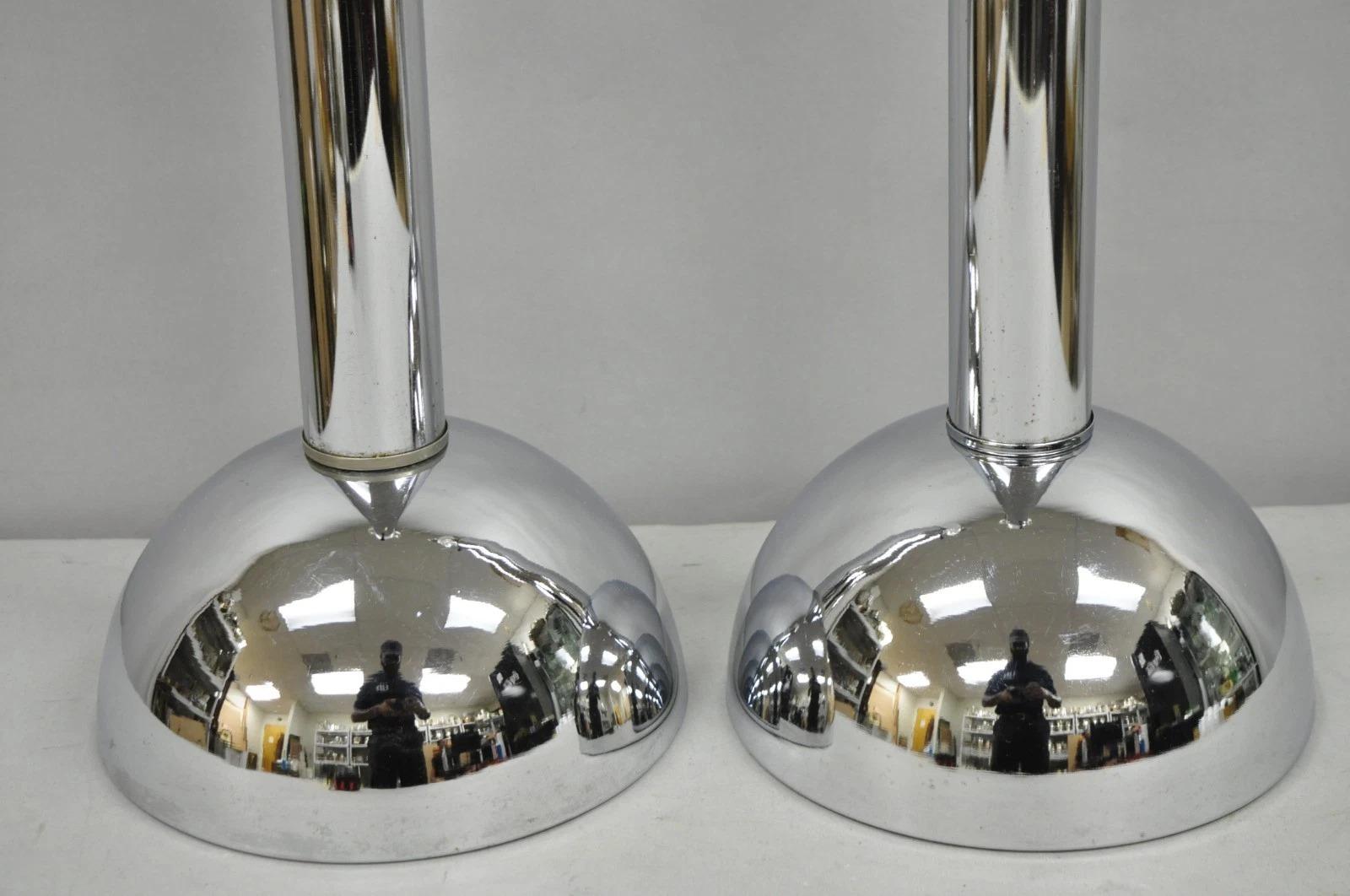 Mid-Century Modern Paire de lampes de table Space Age, vintage, mi-siècle, moderne, à colonnes chromées. en vente