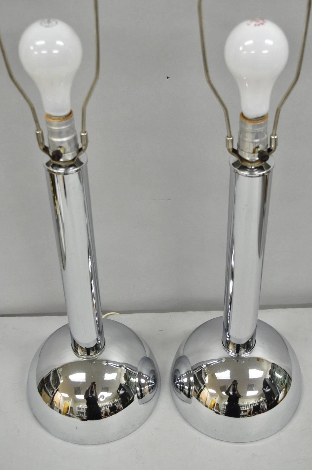 Paire de lampes de table Space Age, vintage, mi-siècle, moderne, à colonnes chromées. Bon état - En vente à Philadelphia, PA