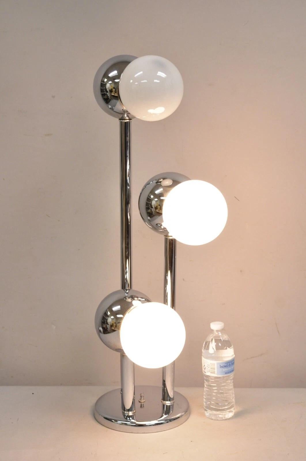 Mid-Century Modern Paire de lampes de table à 3 lumières 