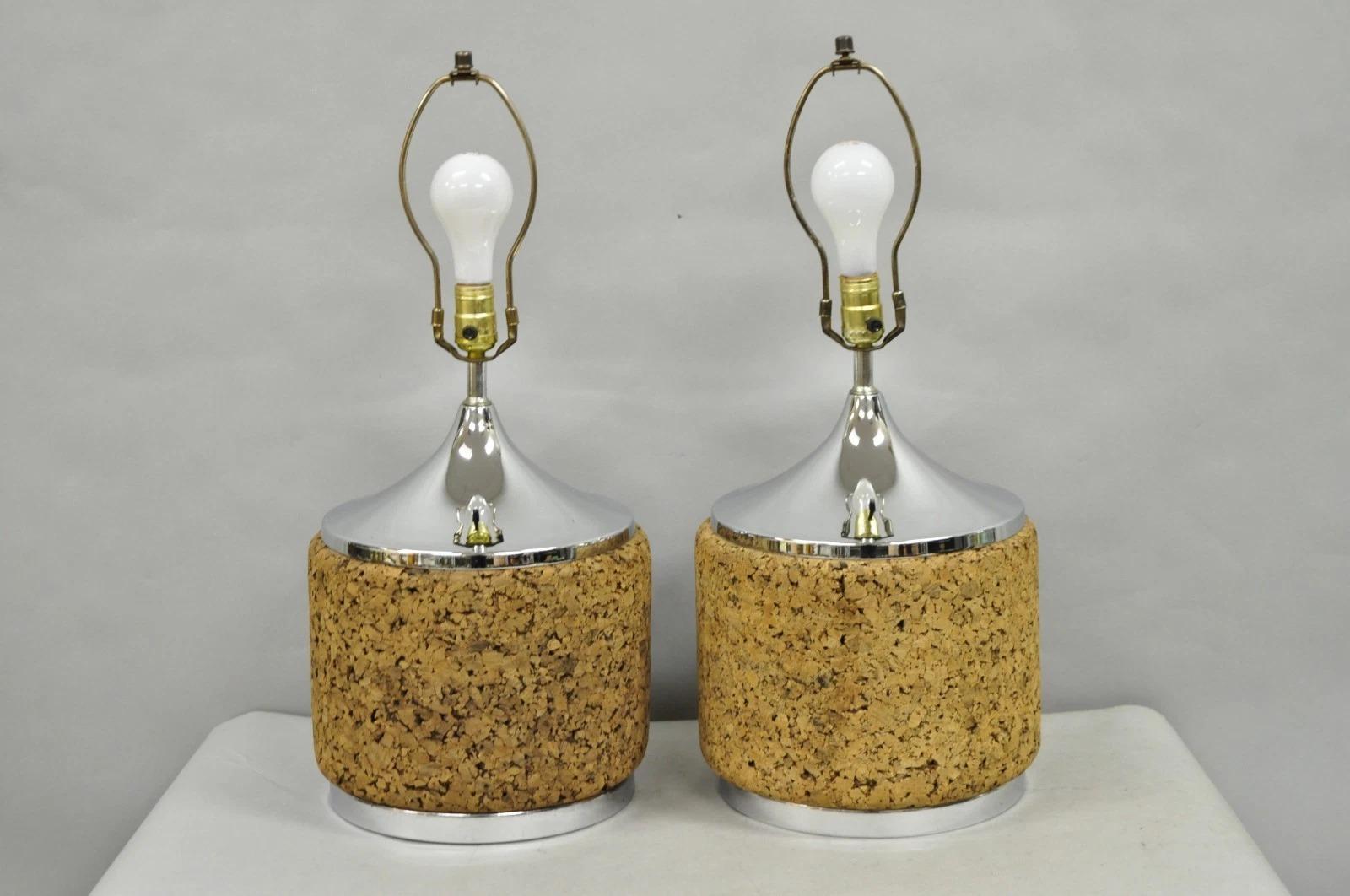 Vintage Mid Century Modern Chrom & Kork Runde skulptierte Tischlampen - ein Paar im Angebot 6