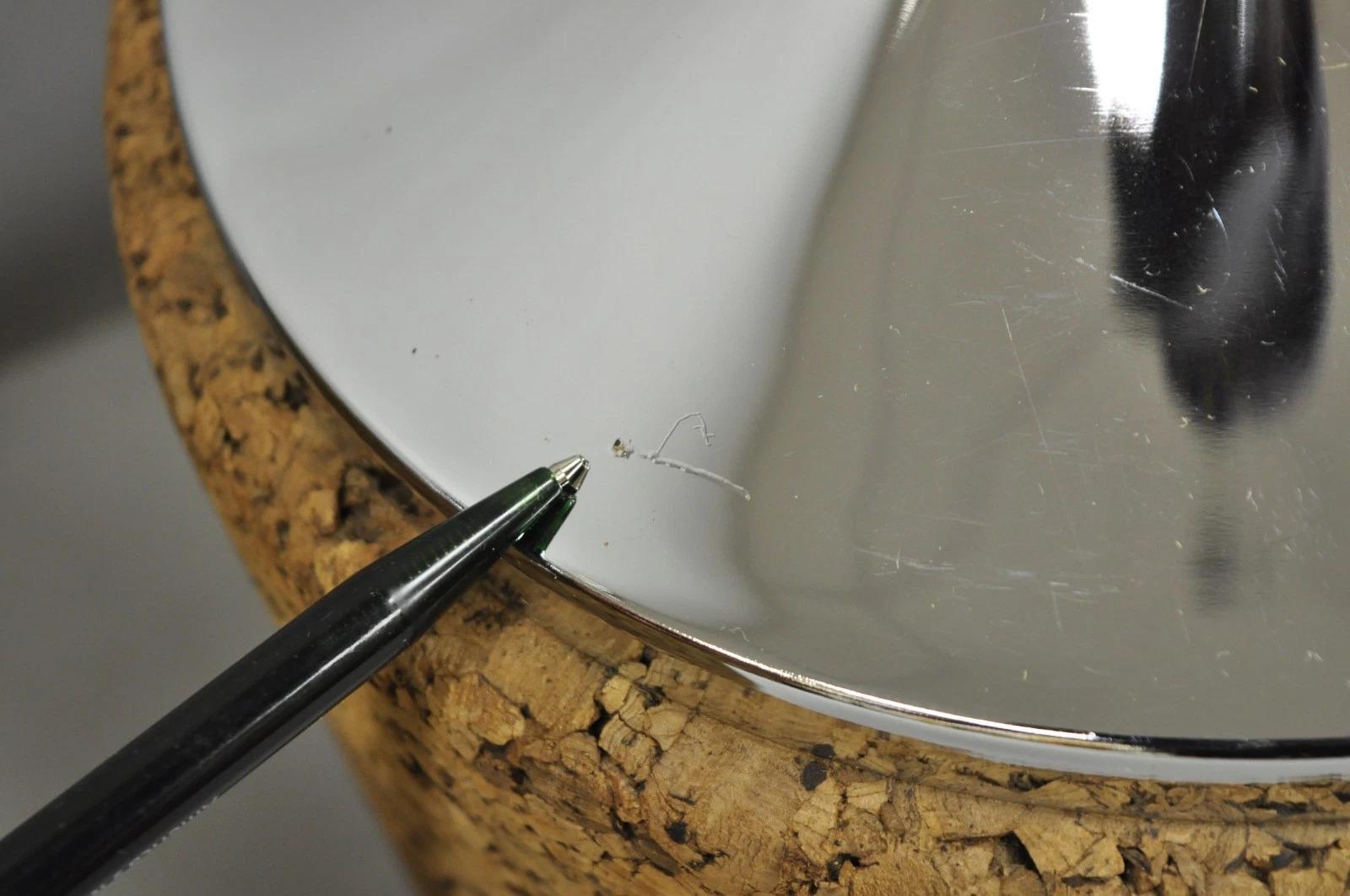 Vintage Mid Century Modern Chrom & Kork Runde skulptierte Tischlampen - ein Paar im Angebot 1