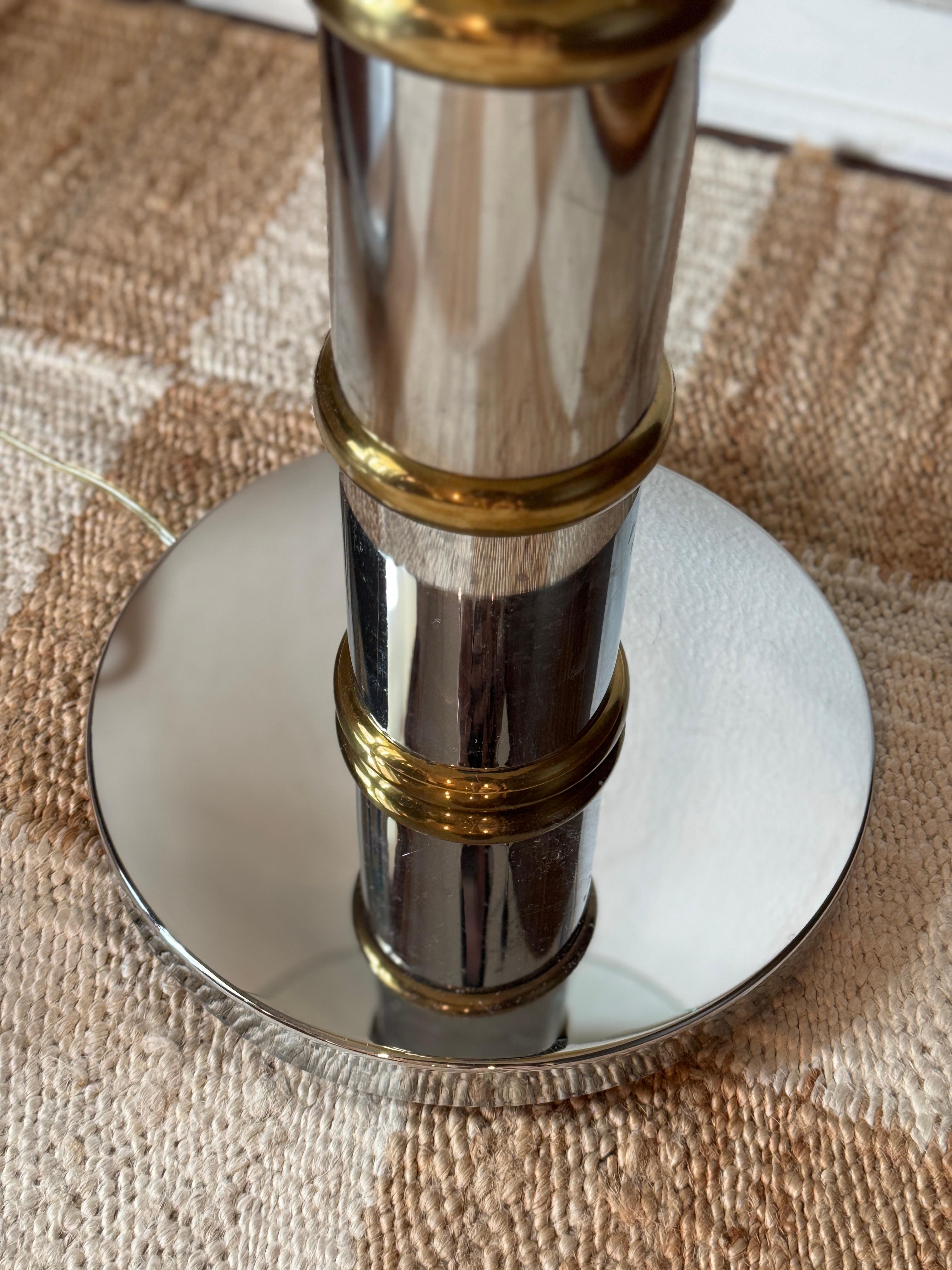 Vintage mid century modern chrome lampadaire avec une table en verre, circa 1960s. en vente 8