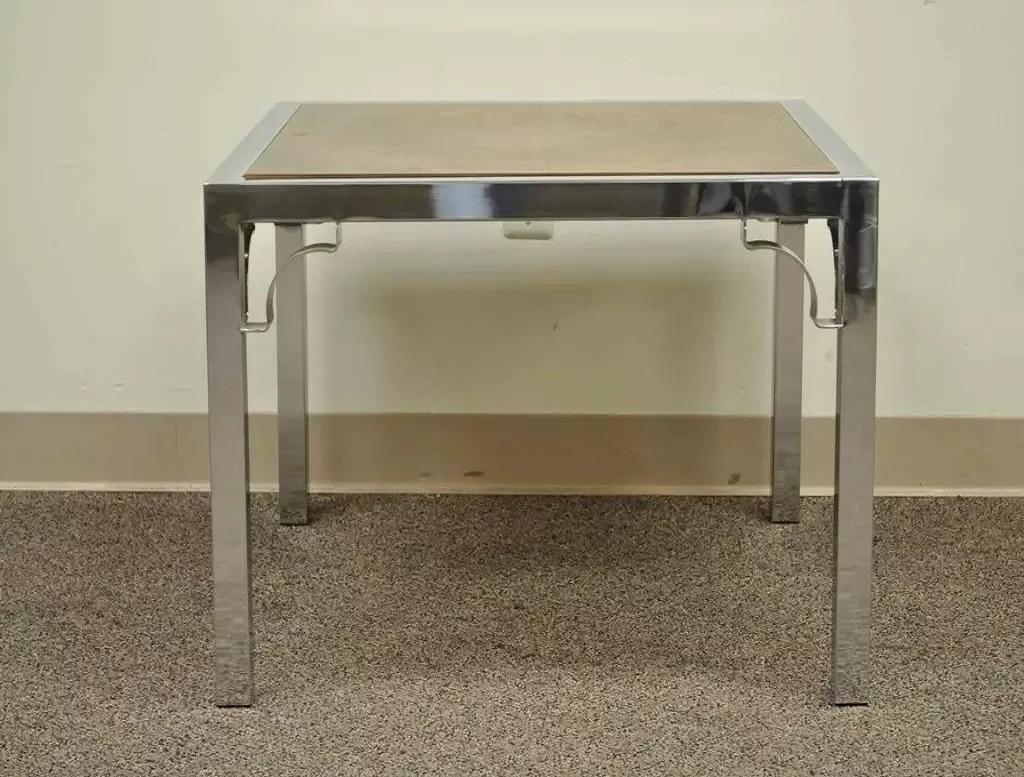 Vintage Mid Century Modern Chrom Laubsägearbeiten & Nussbaum Quadratische Beistelltisch (Moderne der Mitte des Jahrhunderts) im Angebot