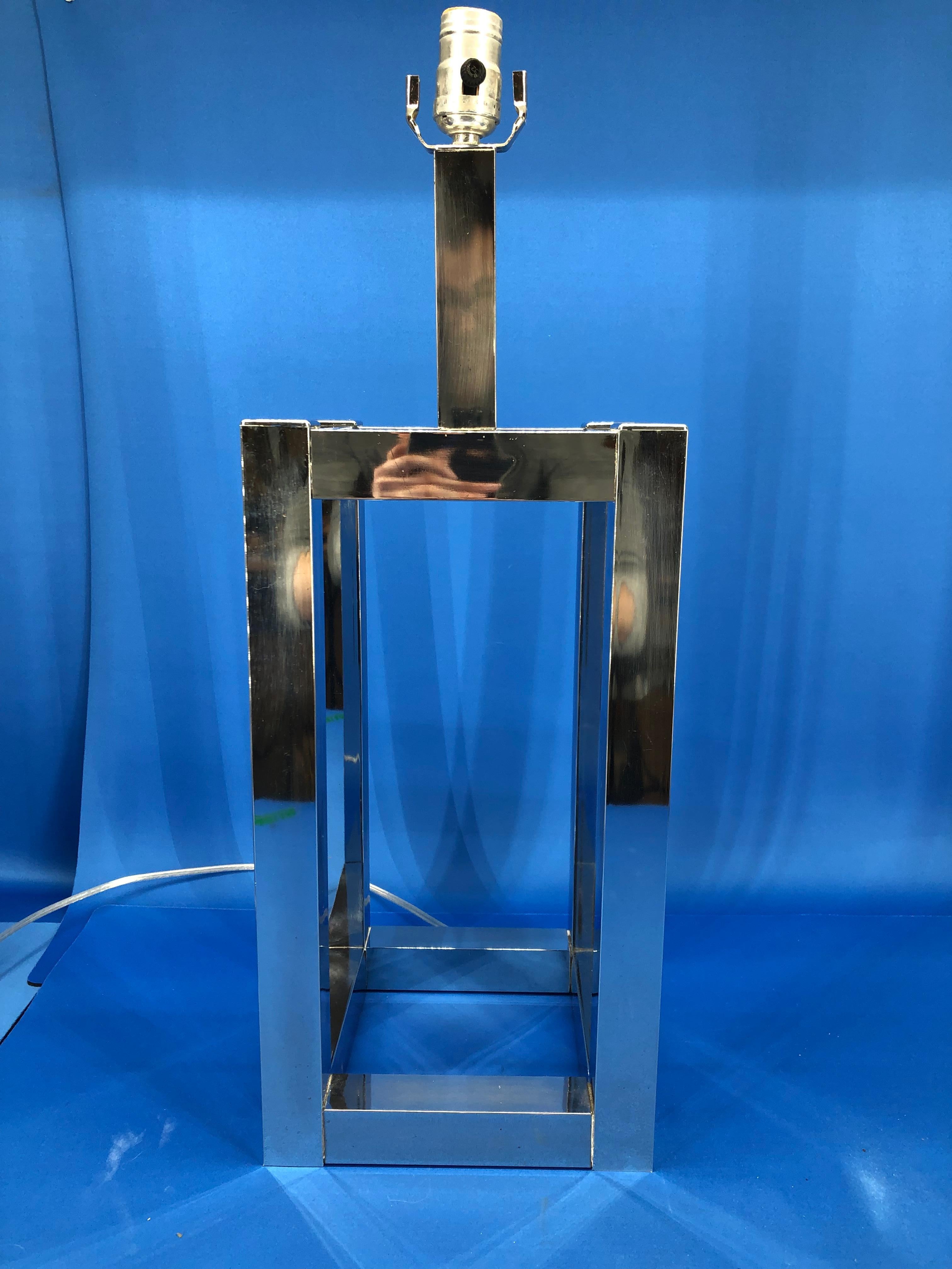 Vintage Mid-Century Modern Chrome Geometric Shaped Table Lamp For Sale 7