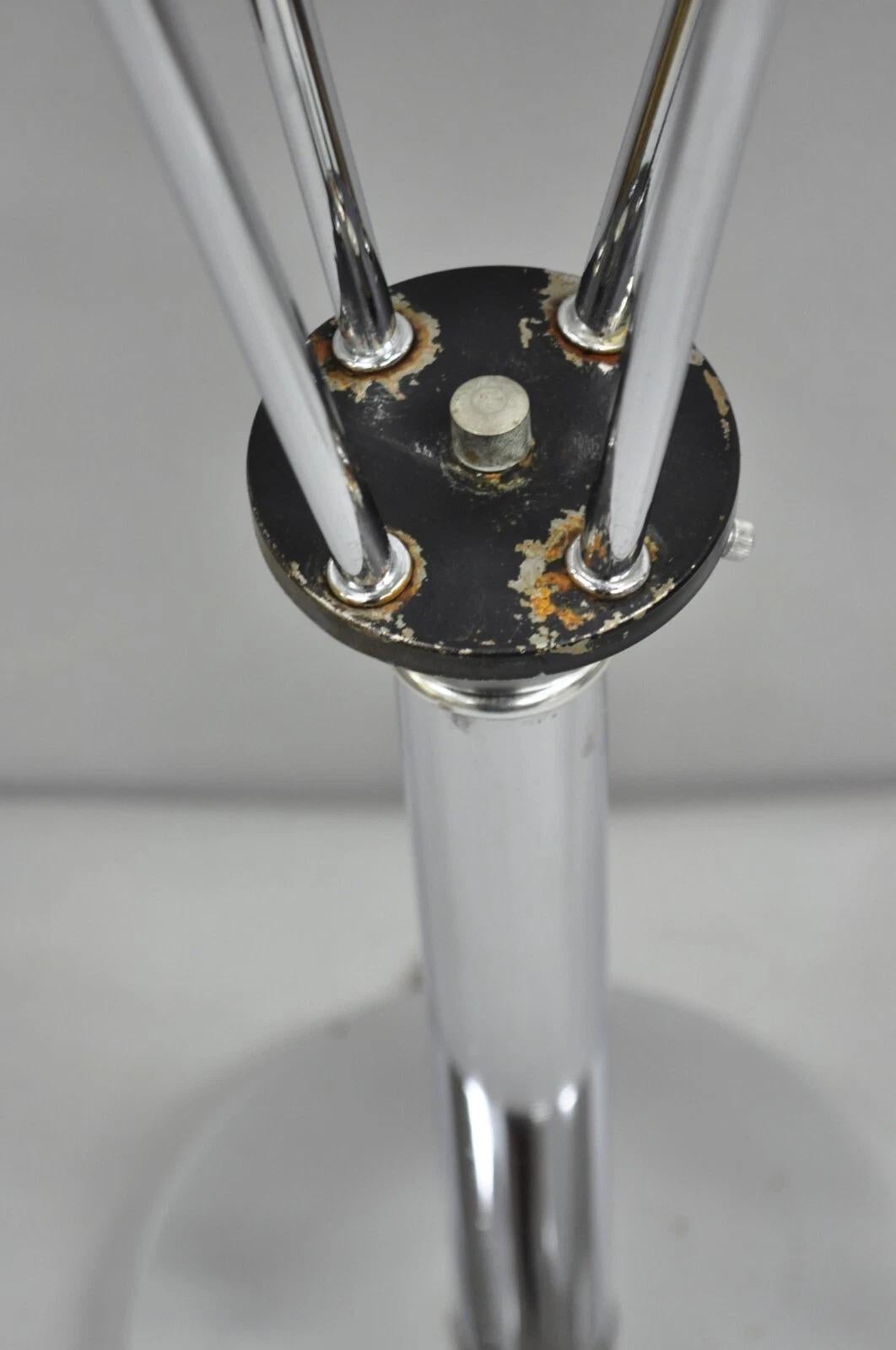 Vintage Mid Century Modern Chrome Space Age 5 Light Sculptural Table Lamp im Zustand „Gut“ im Angebot in Philadelphia, PA