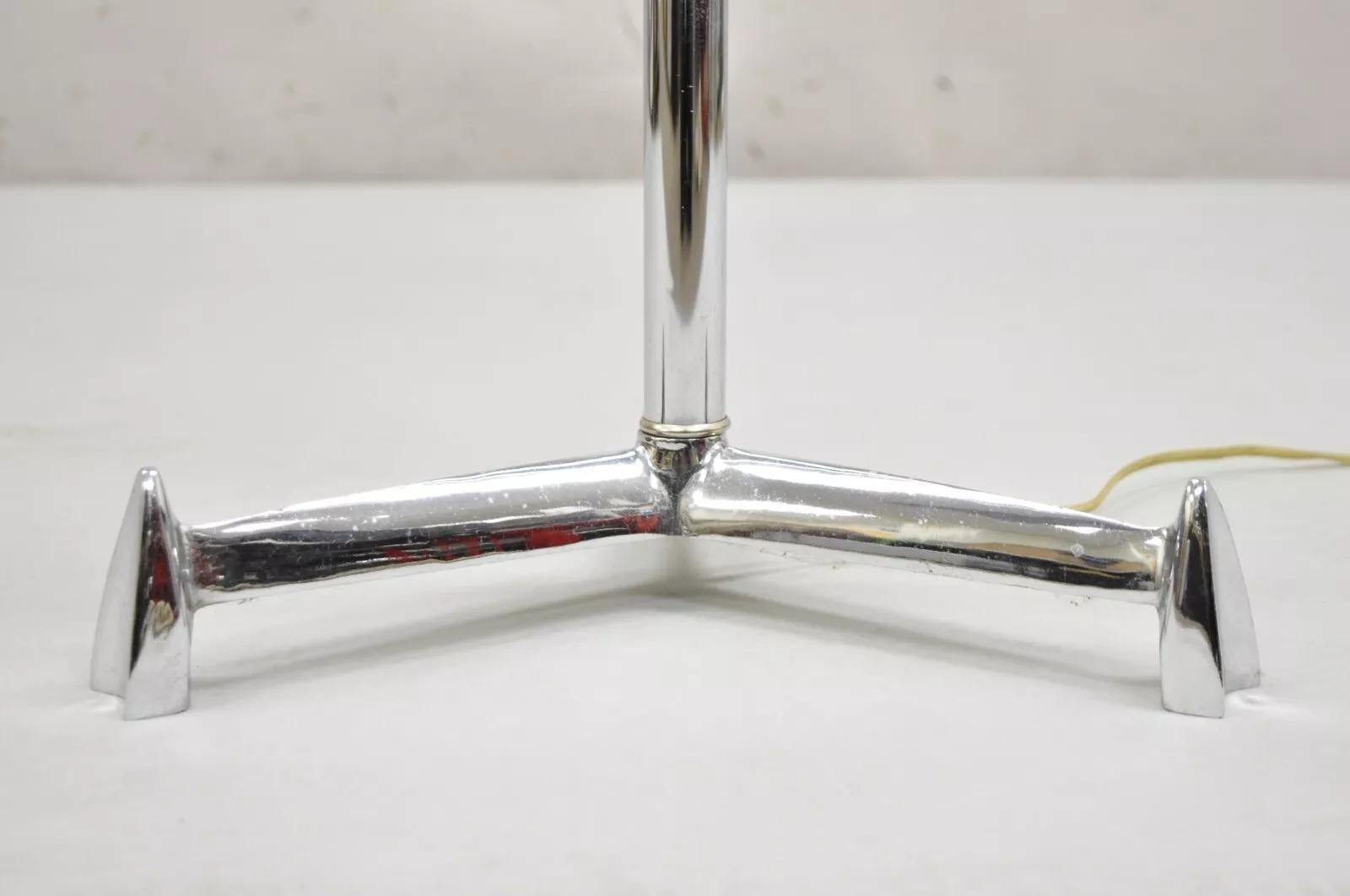 Vintage Mid-Century Modern Chrom Space Age Dreibein-Beistelltisch-Stehlampe, Mid-Century Modern (Glas) im Angebot