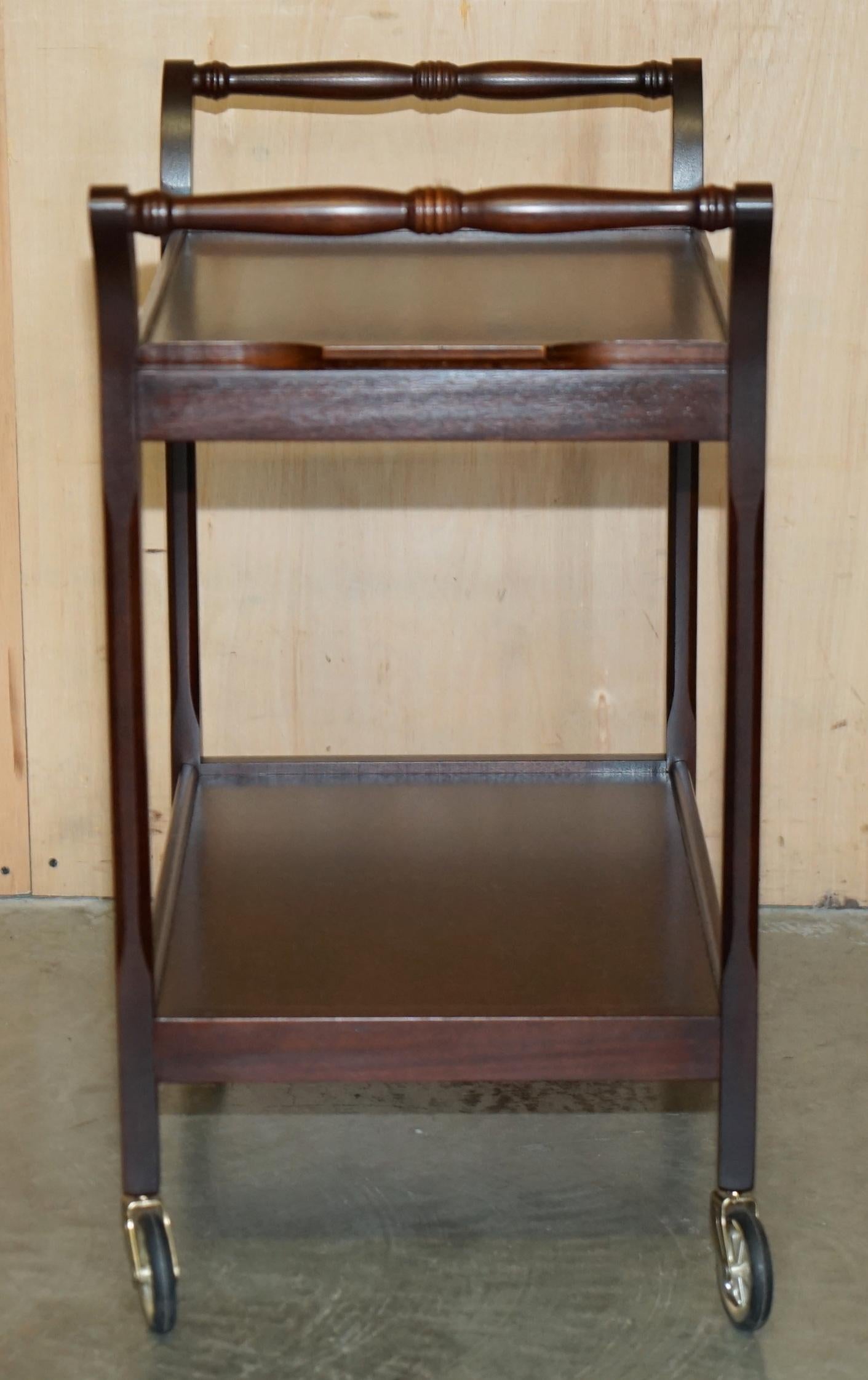 TABLE TROLLEY MID CENTURY MODERN CIR des années 1970 EN HARDWOOD TROLLEY WITH REMOVABLE TRAY en vente 2