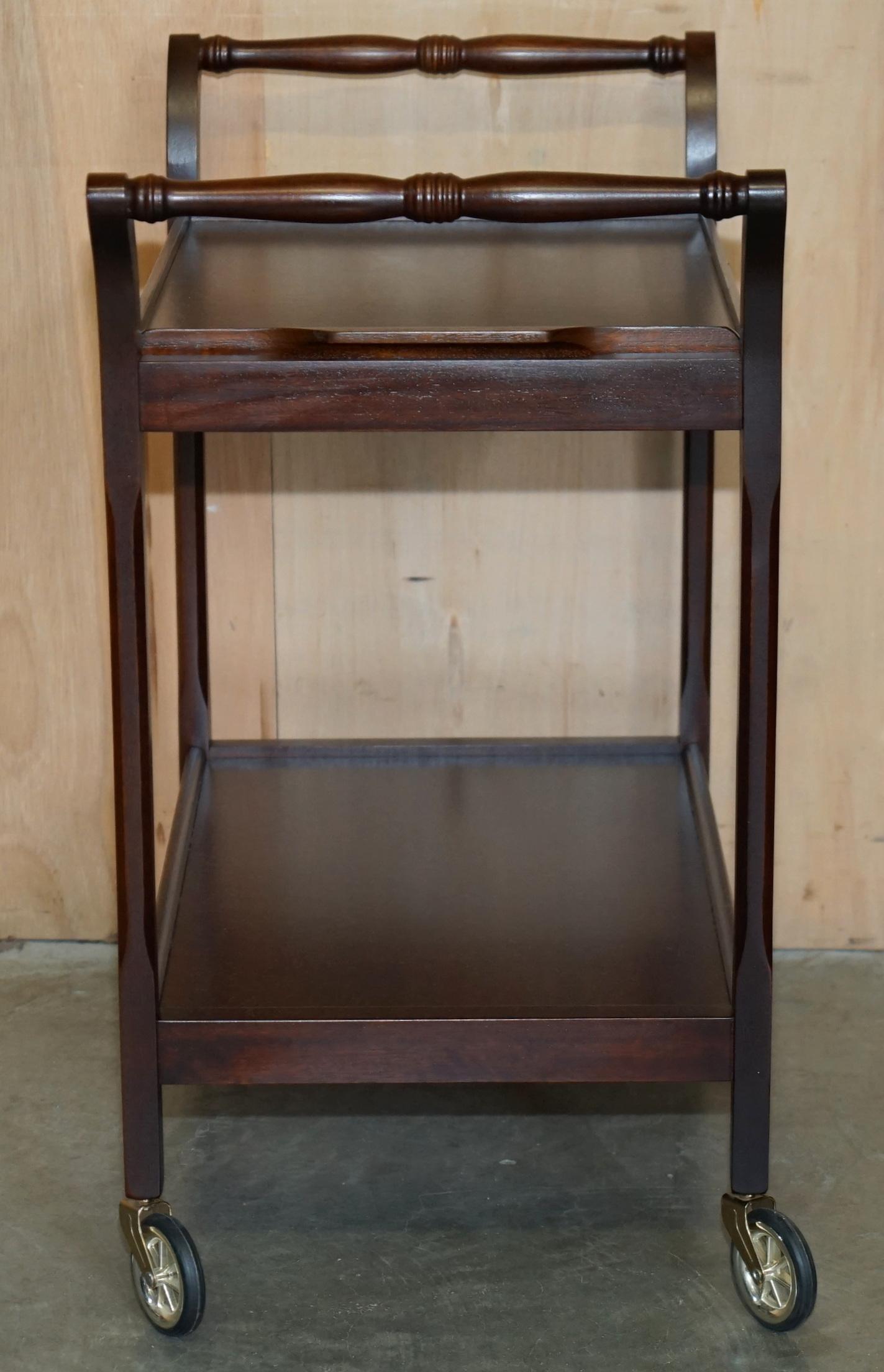 TABLE TROLLEY MID CENTURY MODERN CIR des années 1970 EN HARDWOOD TROLLEY WITH REMOVABLE TRAY en vente 4