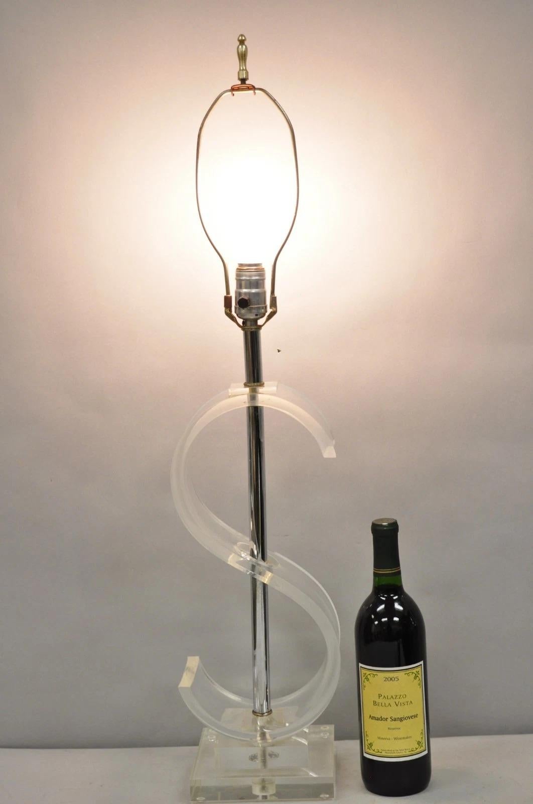 Lampada da tavolo scultorea in lucite trasparente 