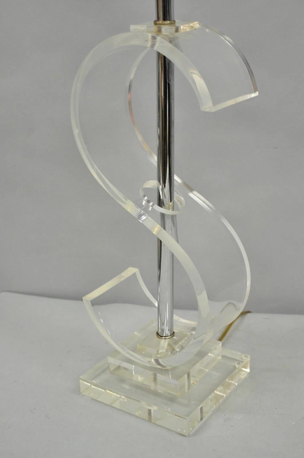 Mid-Century moderno Lampada da tavolo scultorea in lucite trasparente 