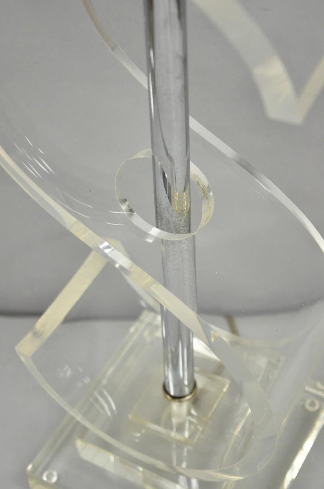 Lucite Lampada da tavolo scultorea in lucite trasparente 