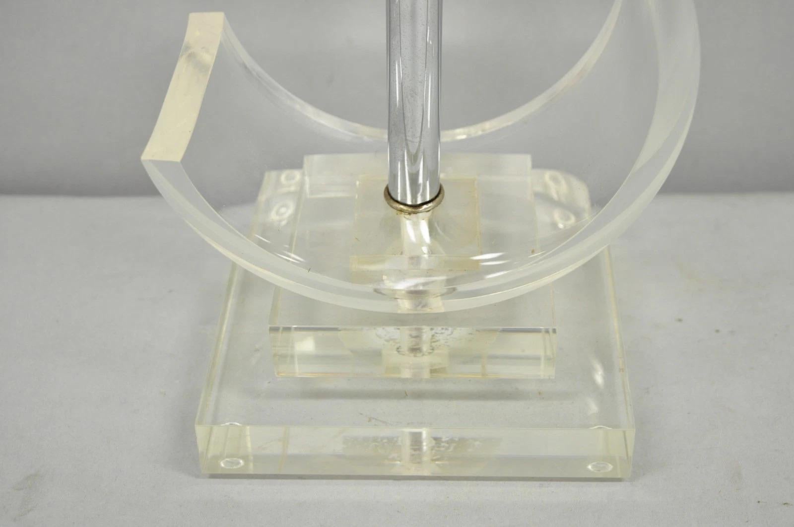 Lampada da tavolo scultorea in lucite trasparente 
