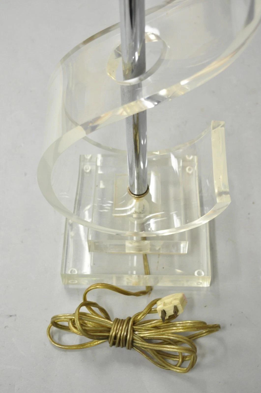 Lampada da tavolo scultorea in lucite trasparente 