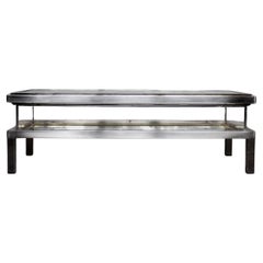 Mesa de centro moderna vintage de mediados de siglo con vitrina de Maison Jansen, años 70