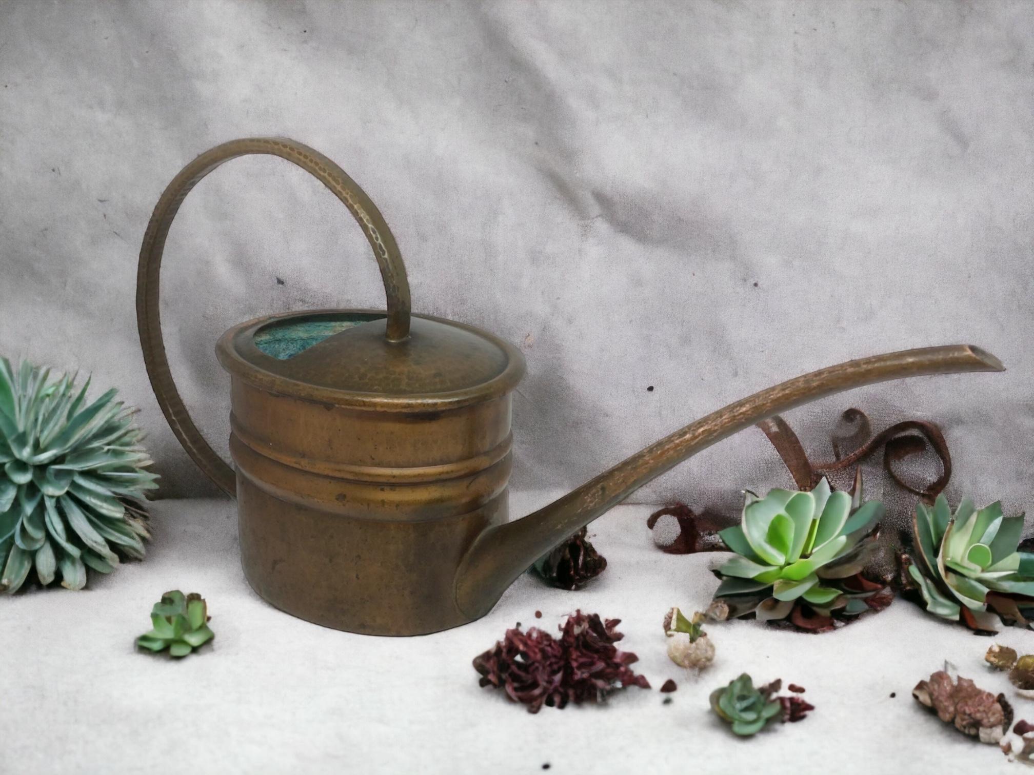 A gorgeous vintage Mid-Century Modern copper watering can with a long spout. Great lines, great original condition with wonderful patina. The inside is covered with verdigris from heavy use, but this is age-related. Found at an Estate Sale in
