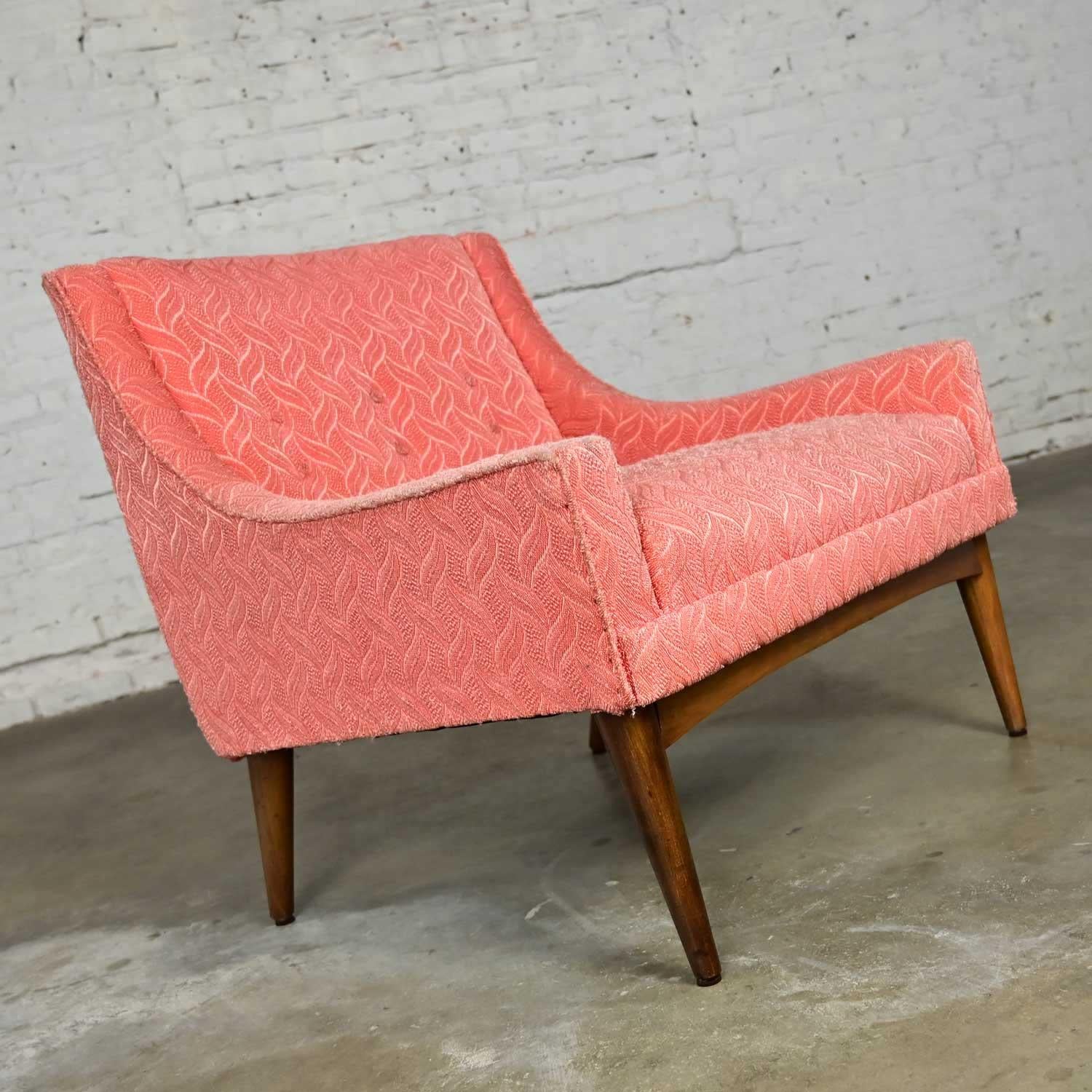 Vintage Mid-Century Modern Coral Frieze Upholstered Modified Slipper Chair In Good Condition For Sale In Topeka, KS