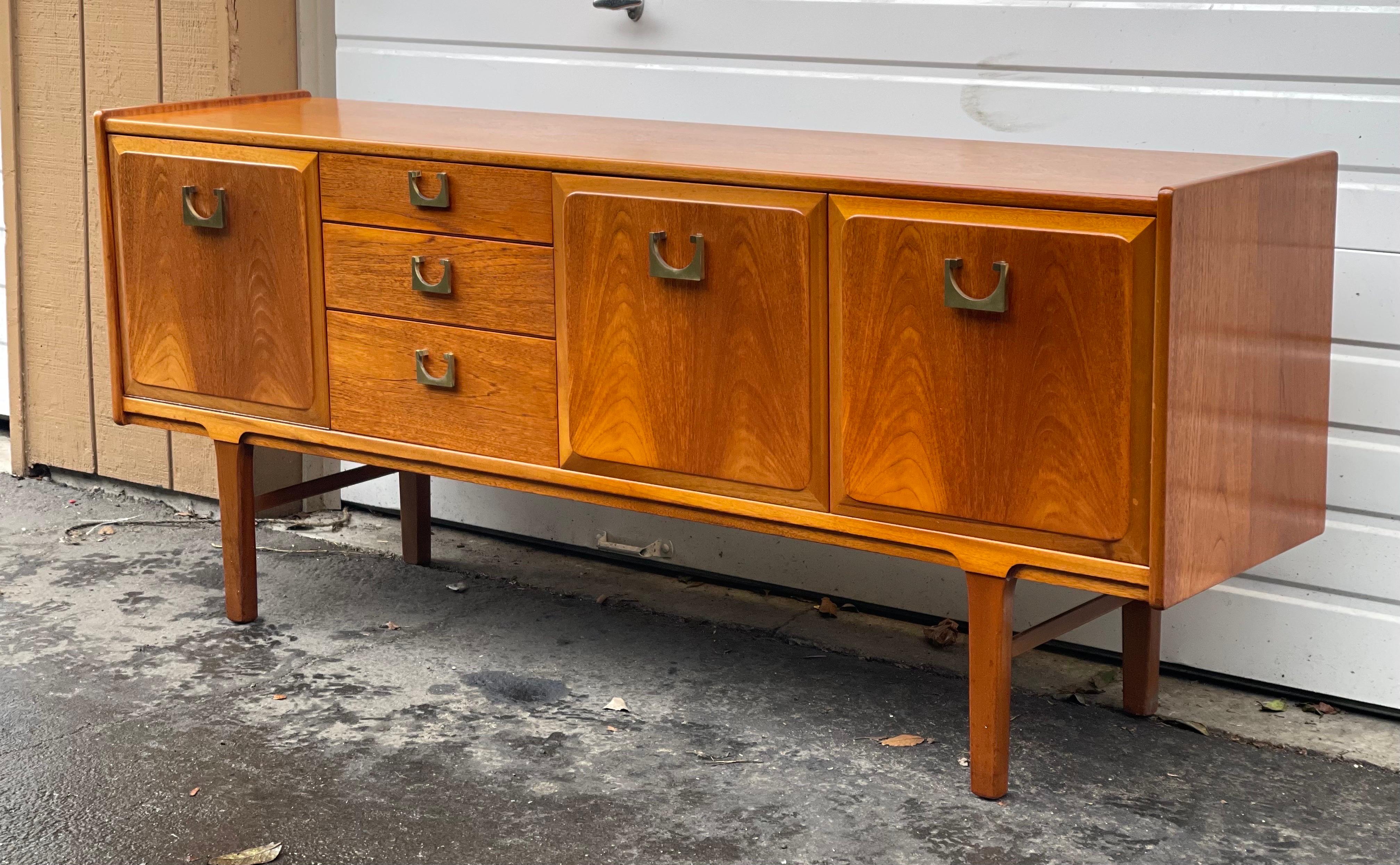 Vintage Mid-Century Modern credenza bar/record cabinet. UK Import.

Dimensions. 72 1/2 W ; 17 1/2 D ; 31 H.