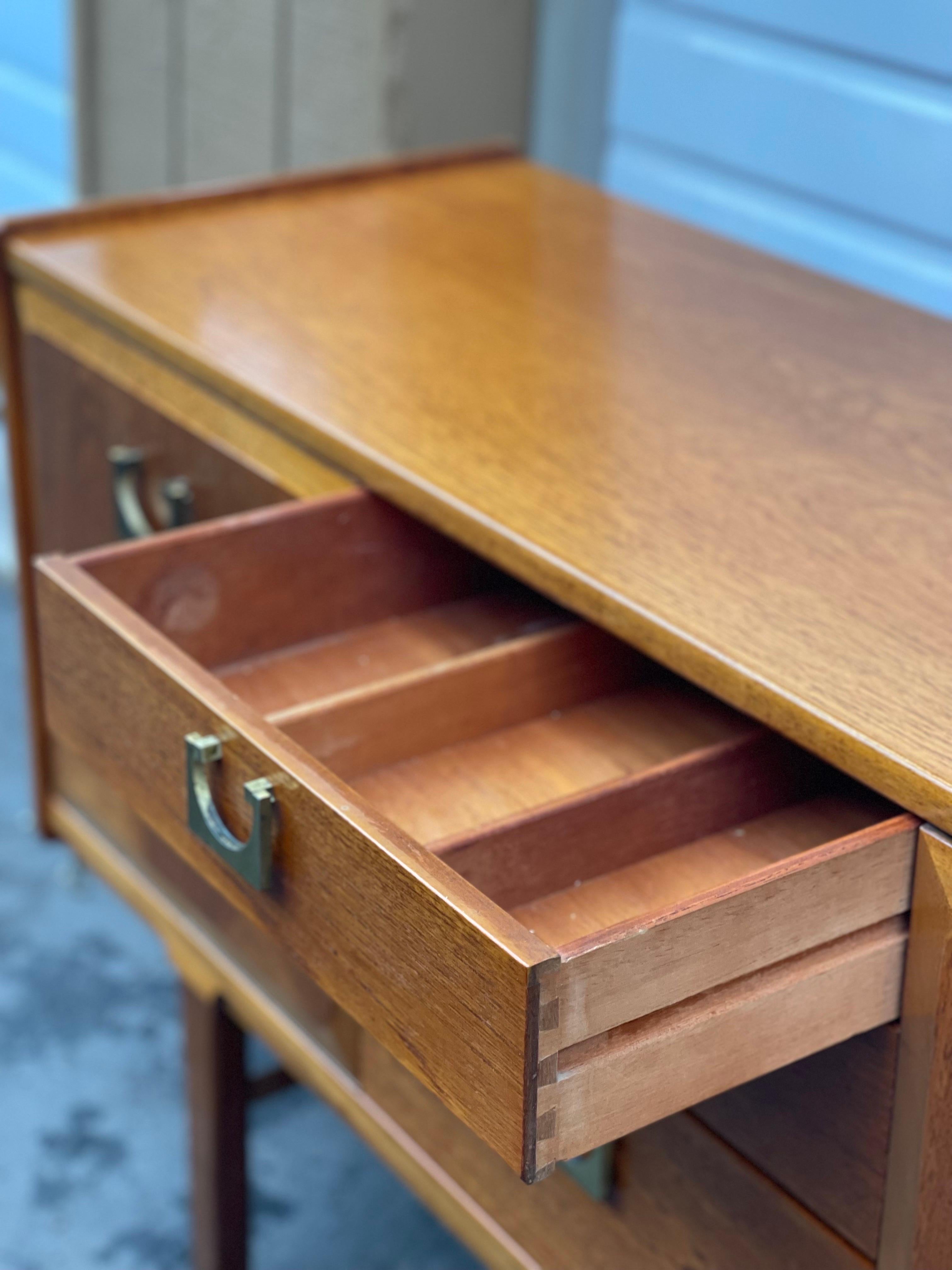 Vintage Mid-Century Modern Credenza Bar/Record Cabinet, Uk Import In Good Condition For Sale In Seattle, WA