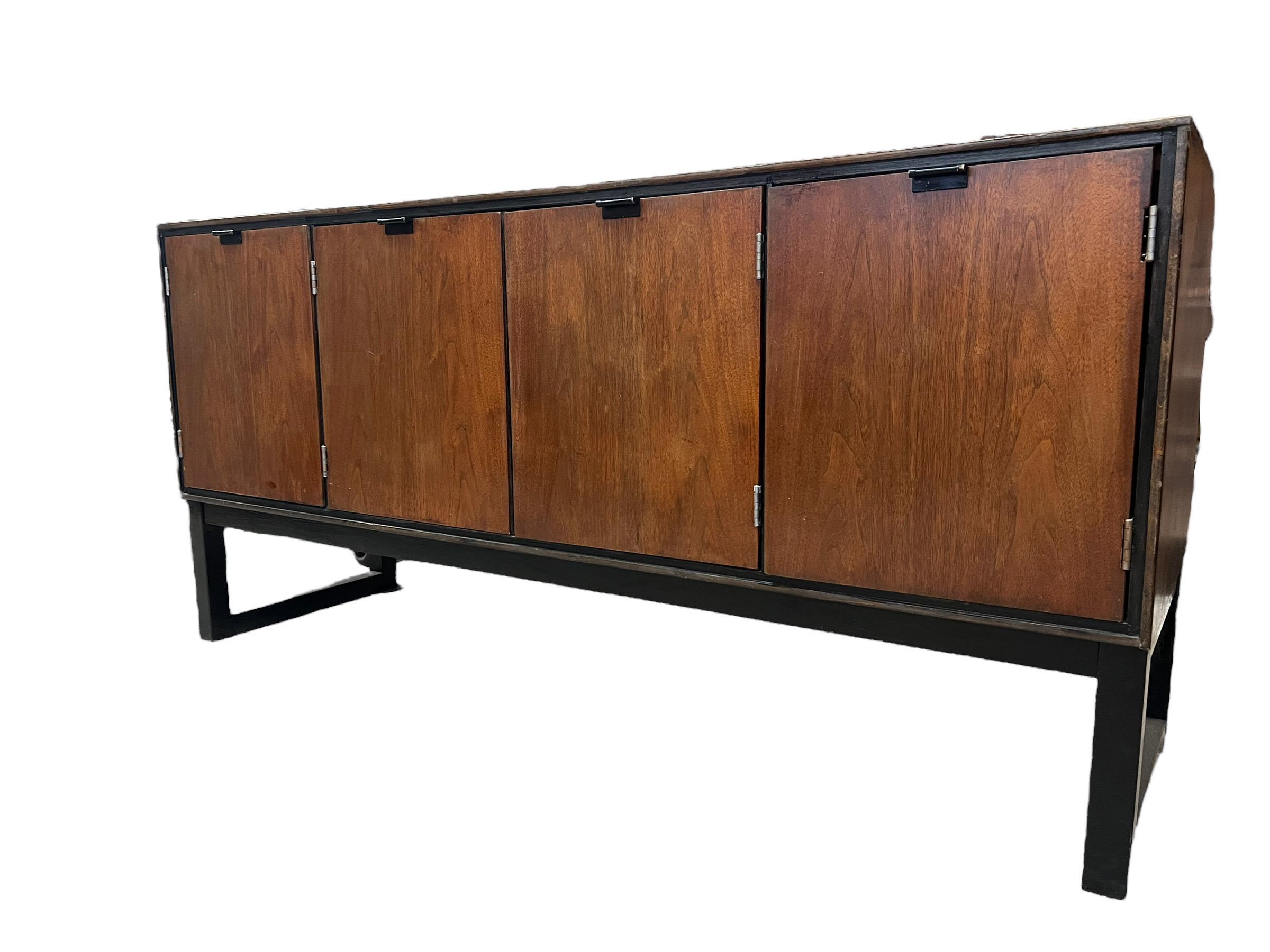 Late 20th Century Vintage Mid Century Modern Credenza Cabinet by Stanley For Sale