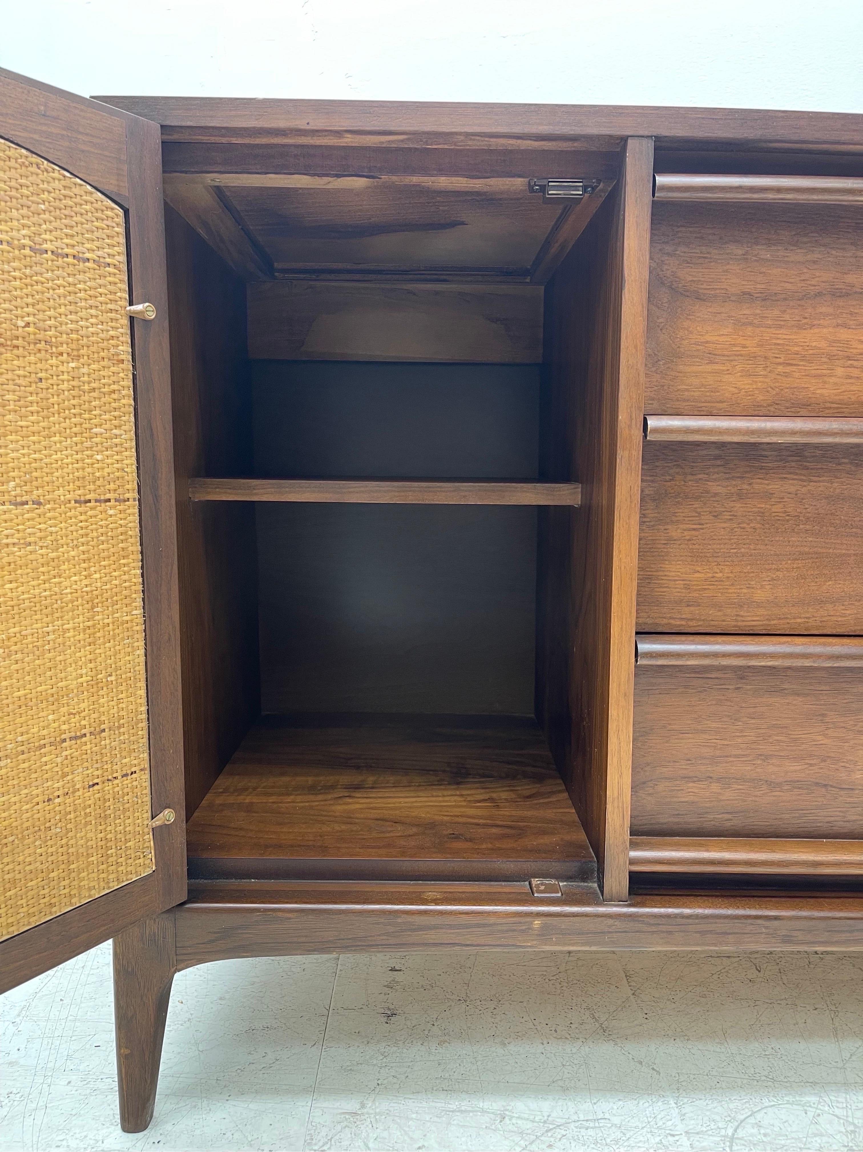 Vintage Mid-Century Modern Credenza Cabinet Dovetail Drawers In Good Condition For Sale In Seattle, WA