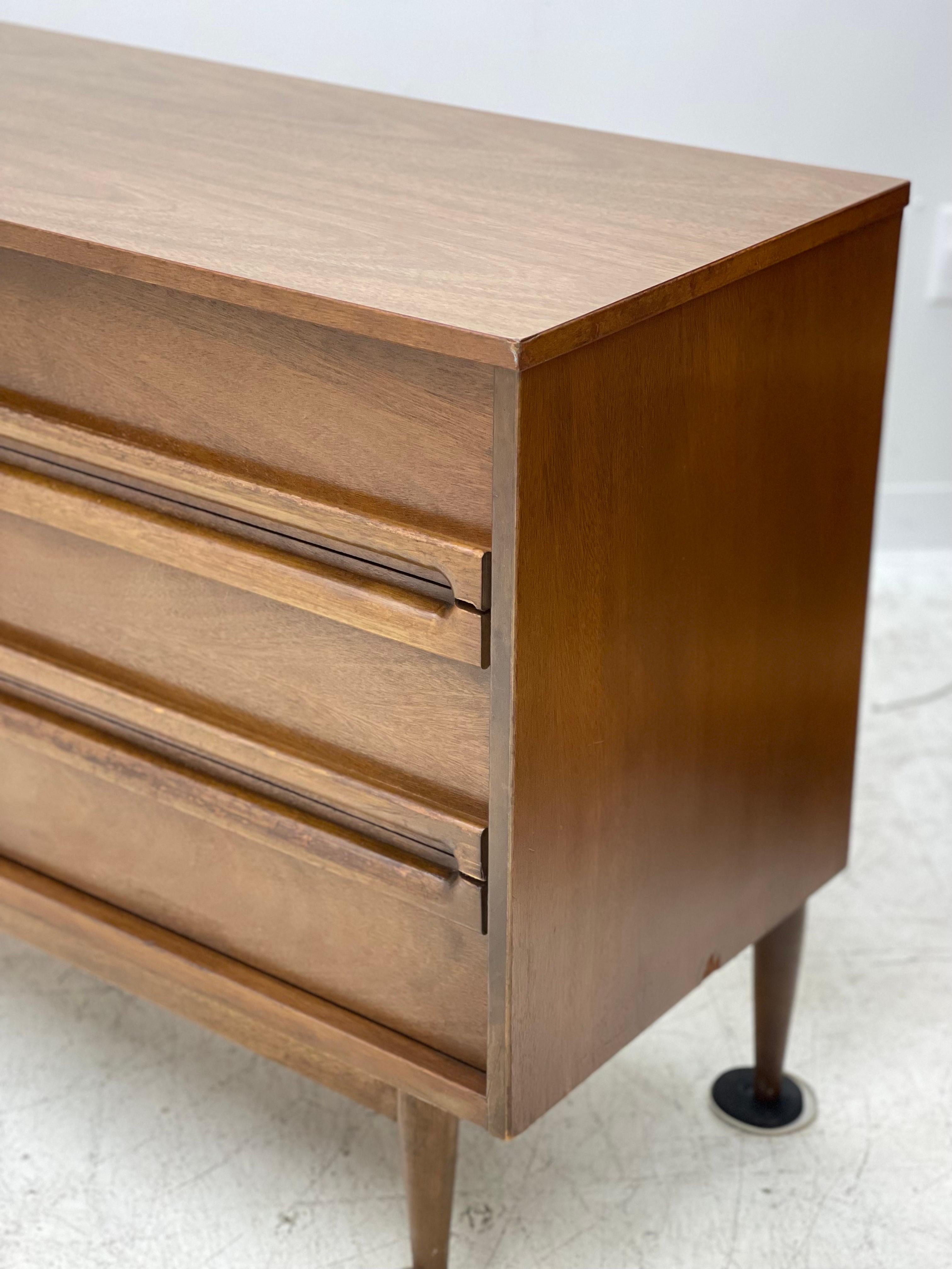 Vintage Mid Century Modern Credenza Cabinet Dovetail Drawers  In Good Condition For Sale In Seattle, WA
