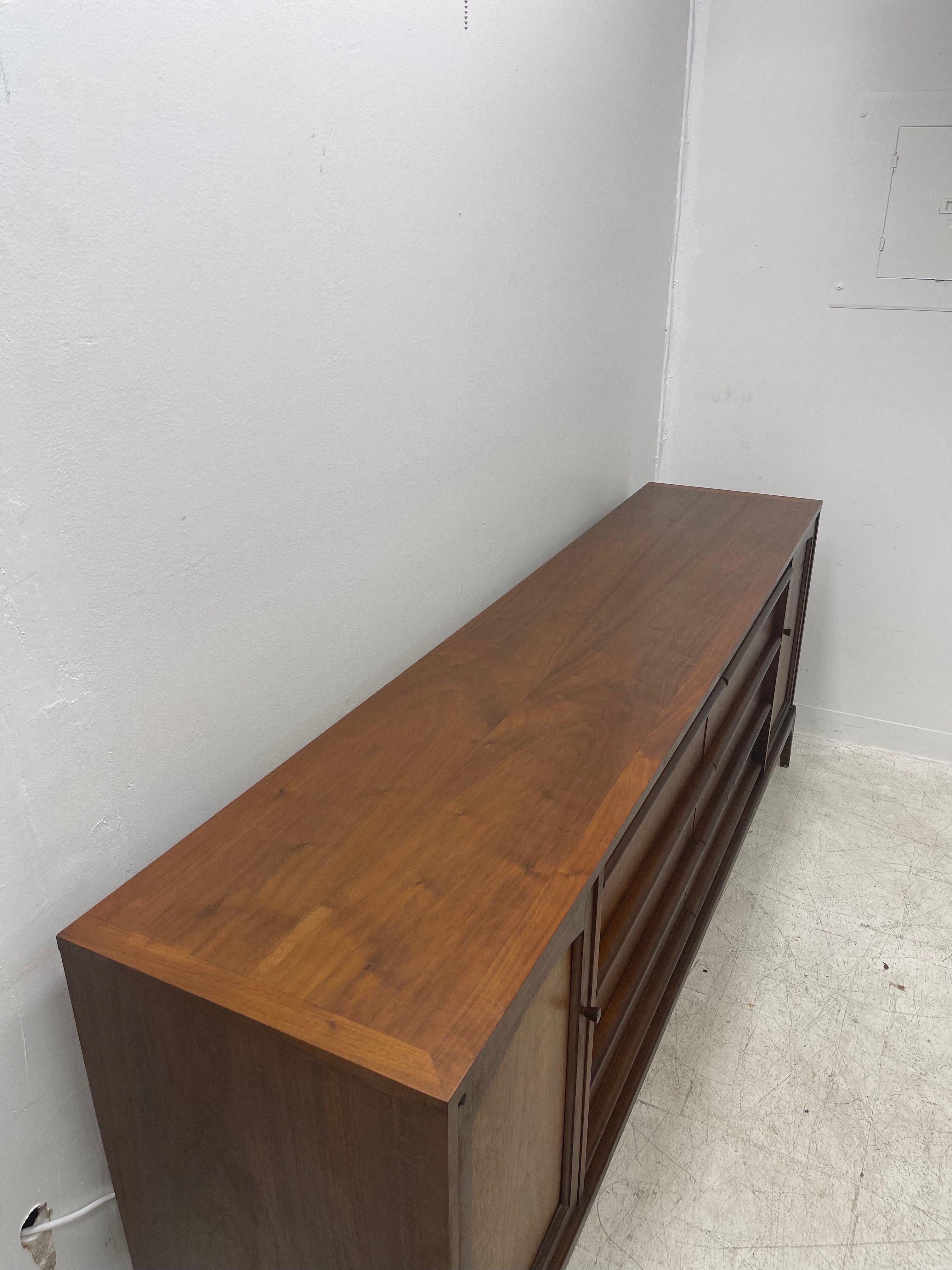 Vintage Mid-Century Modern Credenza Cabinet Dovetail Drawers For Sale 2