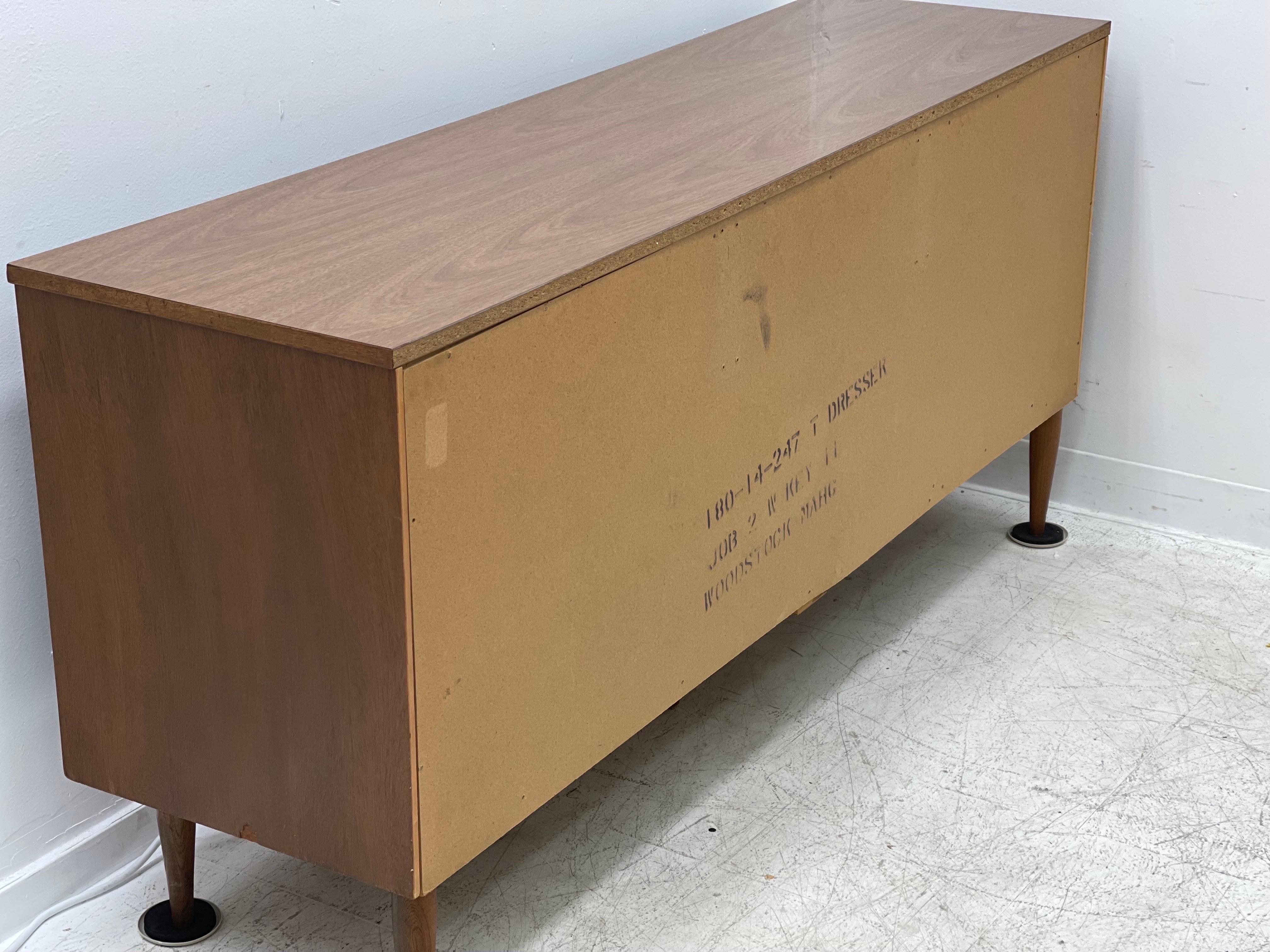 Vintage Mid Century Modern Credenza Cabinet Dovetail Drawers  For Sale 2