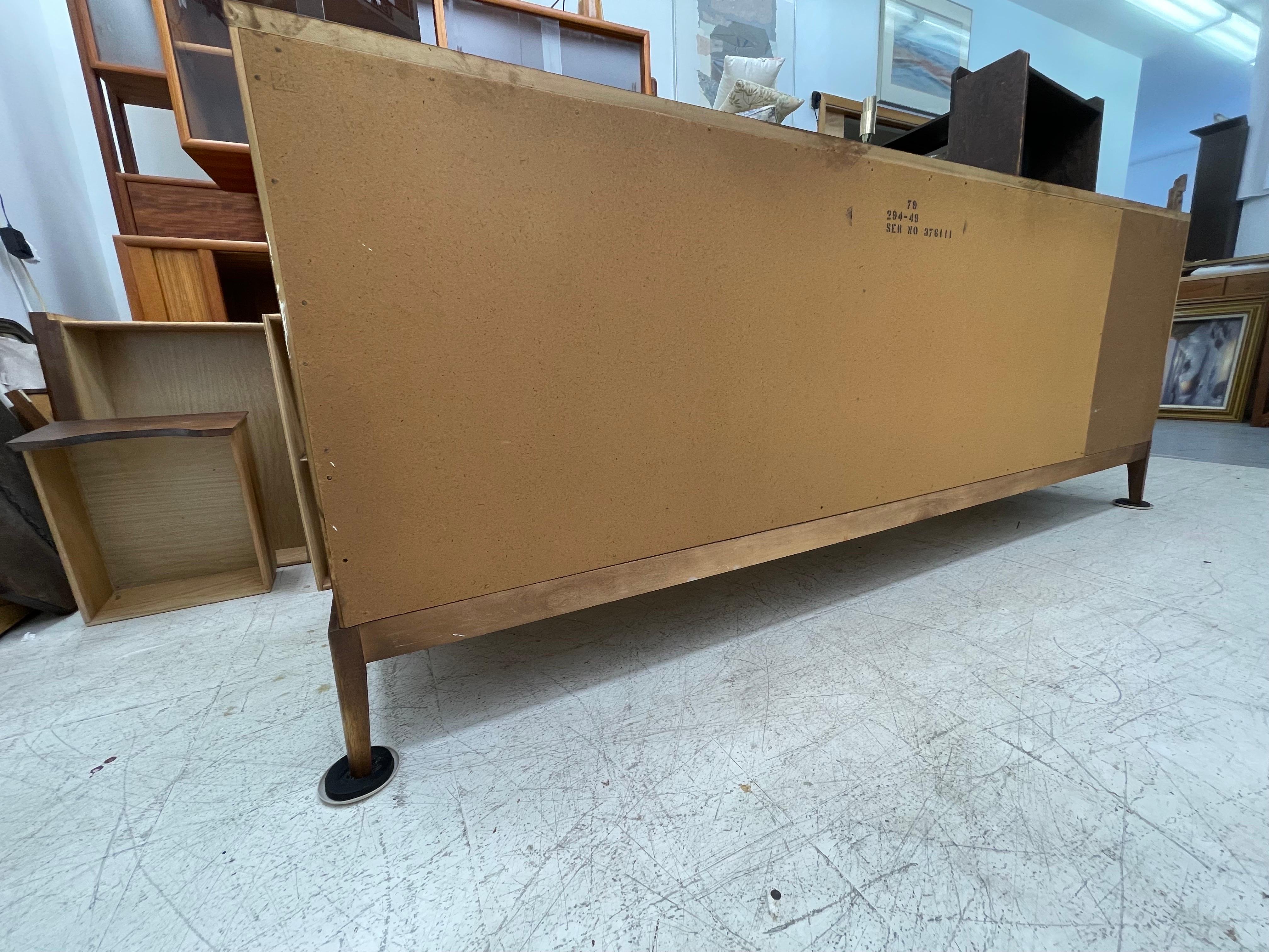 Vintage Mid-Century Modern Credenza Cabinet Dovetail Drawers For Sale 4