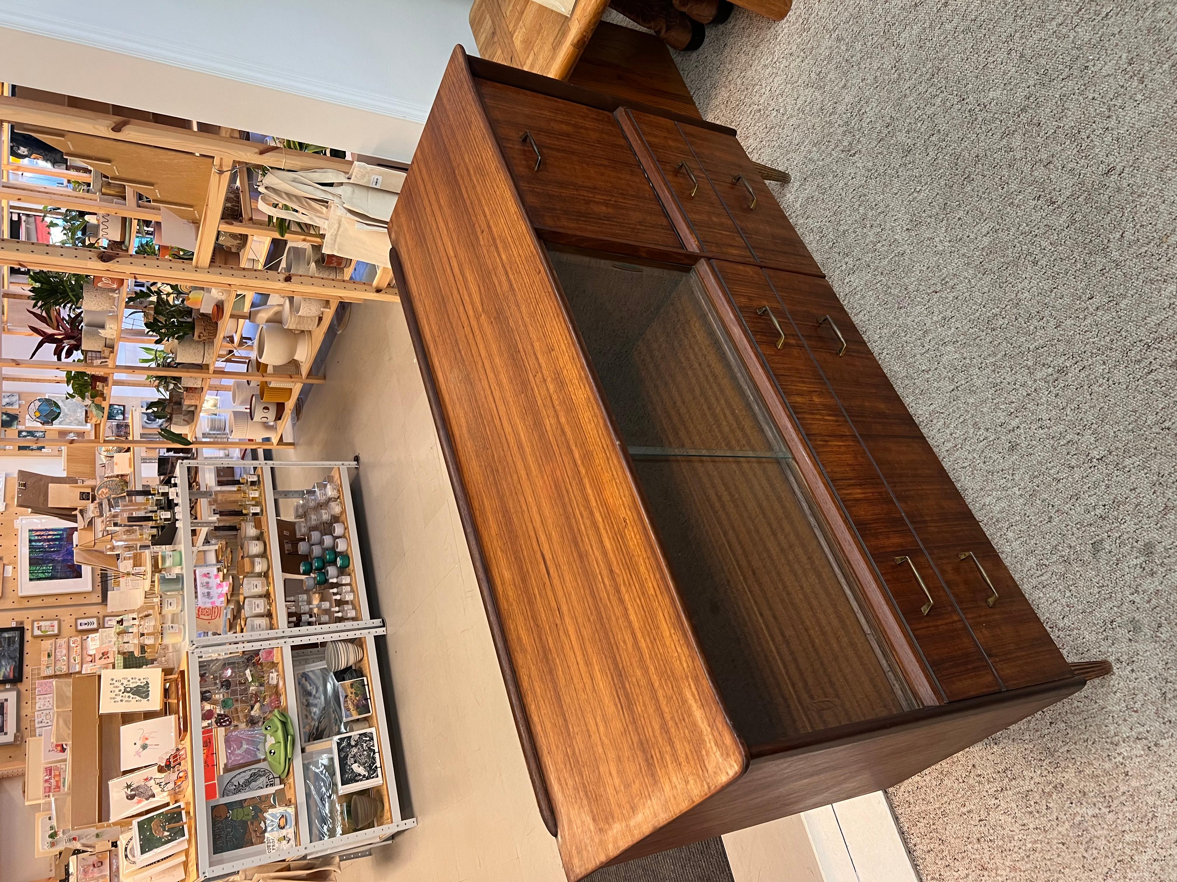 Vintage-Anrichte oder Barschrank, Mid-Century Modern, Nussbaum, getöntes Holz, UK Import. im Angebot 3