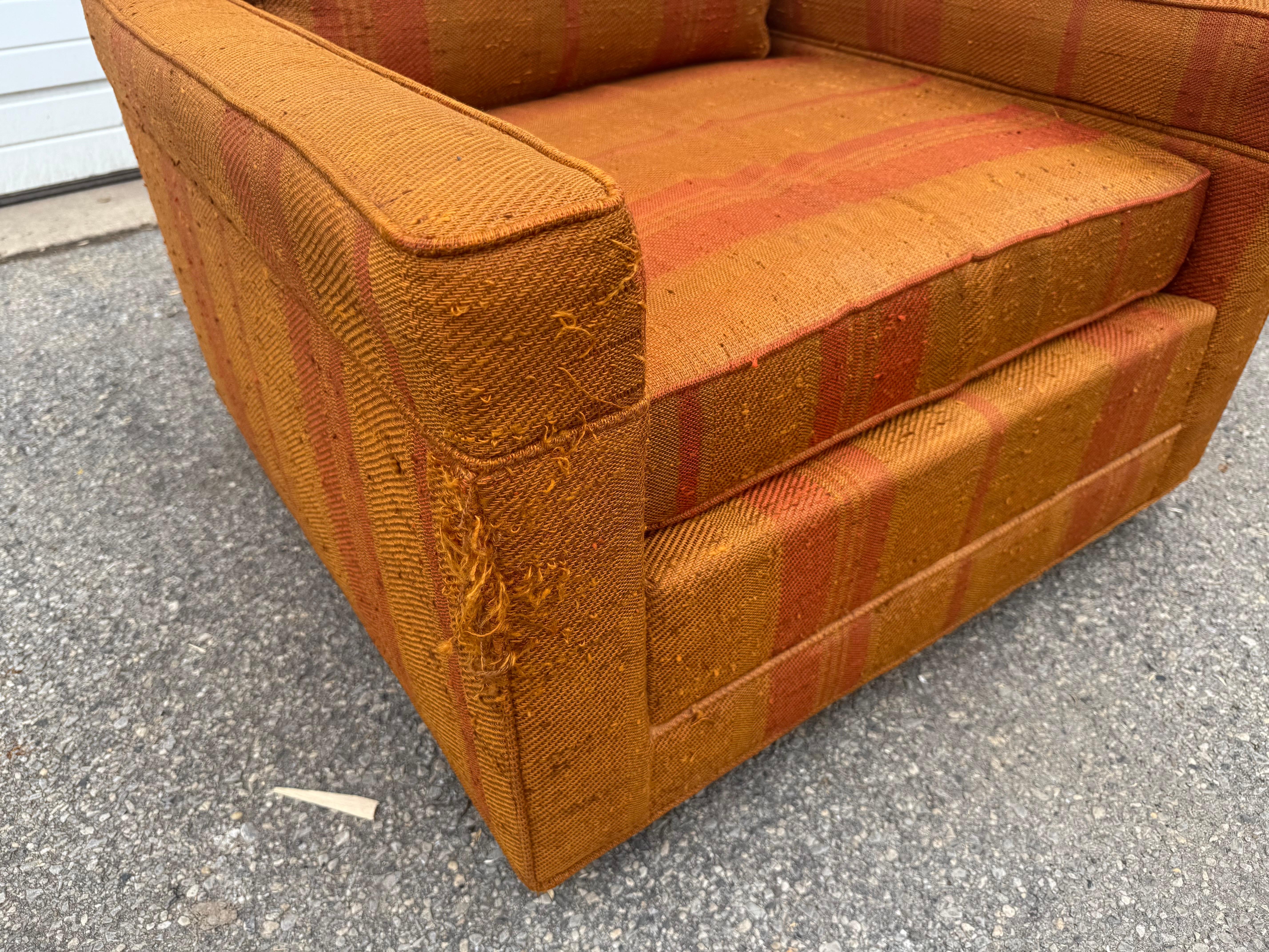 Silla Cube Lounge Vintage Mid Century Modern de Dunbar
Se ofrece una  salón/acento  silla,  por Dunbar . Características  Forma de cubo única y elegante. Las líneas de las sillas gritan años 60. La silla es muy cómoda y práctica. Perfecto para