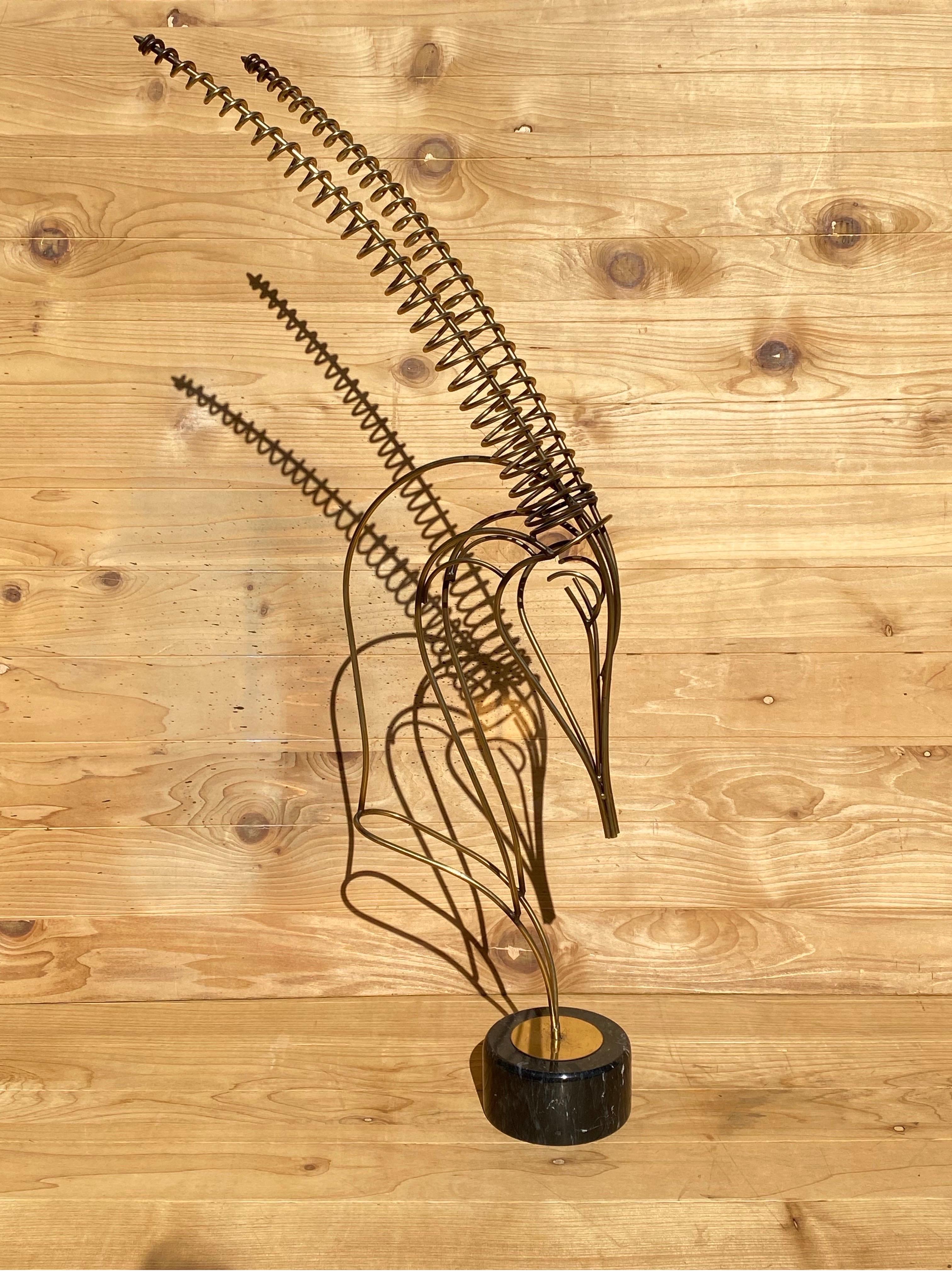 Scultura da tavolo Vintage Mid Century Modern Curtis Jere Brass Gazelle

Un busto in filo d'ottone di metà secolo moderno di Curtis Jere con corna a cavatappi su una base circolare in marmo rimovibile. Perfetto come tavolino da caffè o da salotto