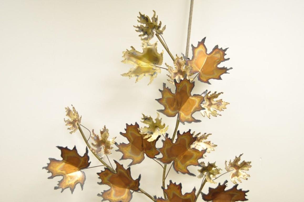 Vintage Mid-Century Modern maple leaf metal wall sculpture by Curtis Jere (Signed on leaf), circa 1970s. Measurements: 50